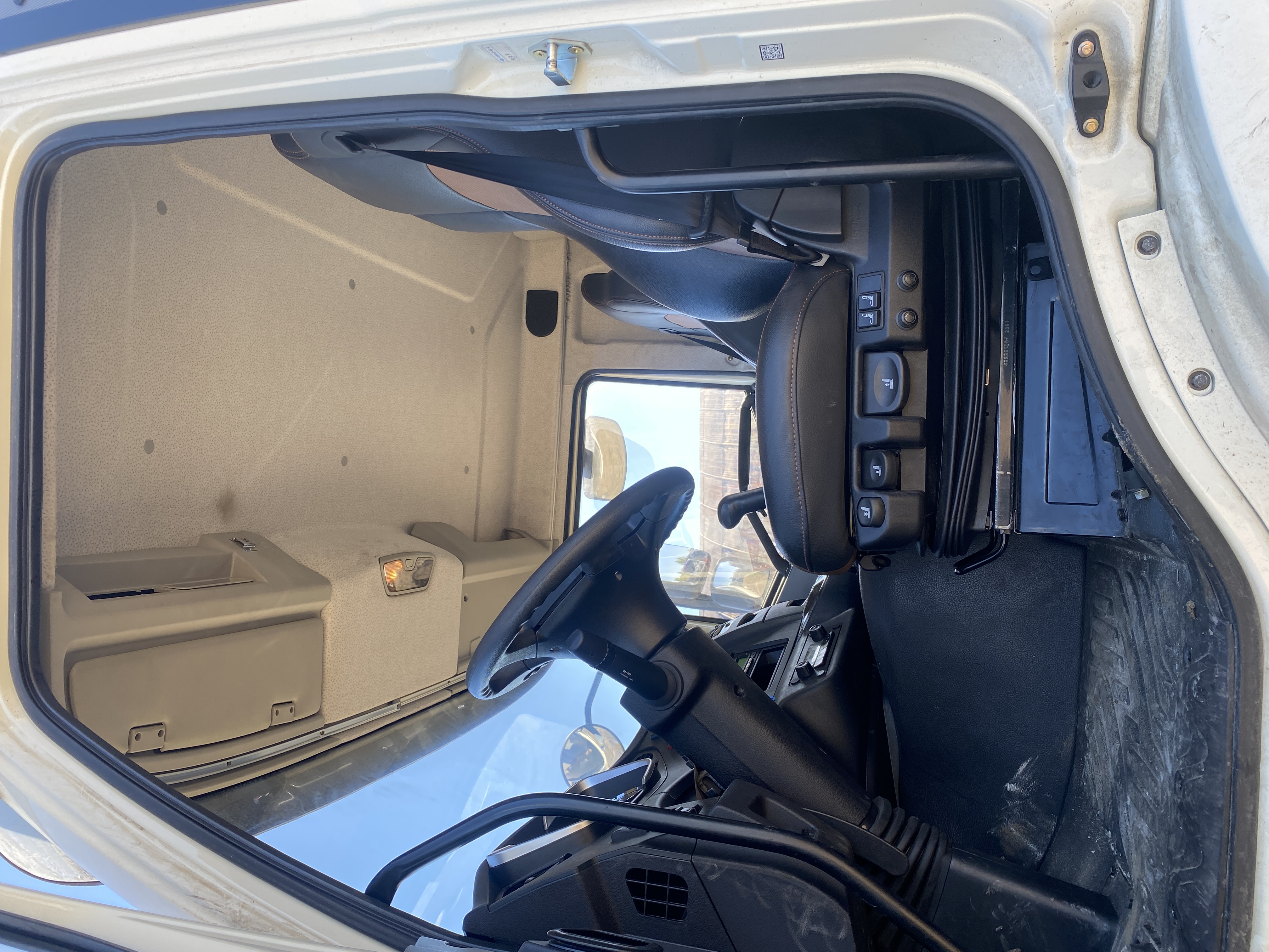 FAW J6 6x6 Седельный тягач 2024 г. - фото 11