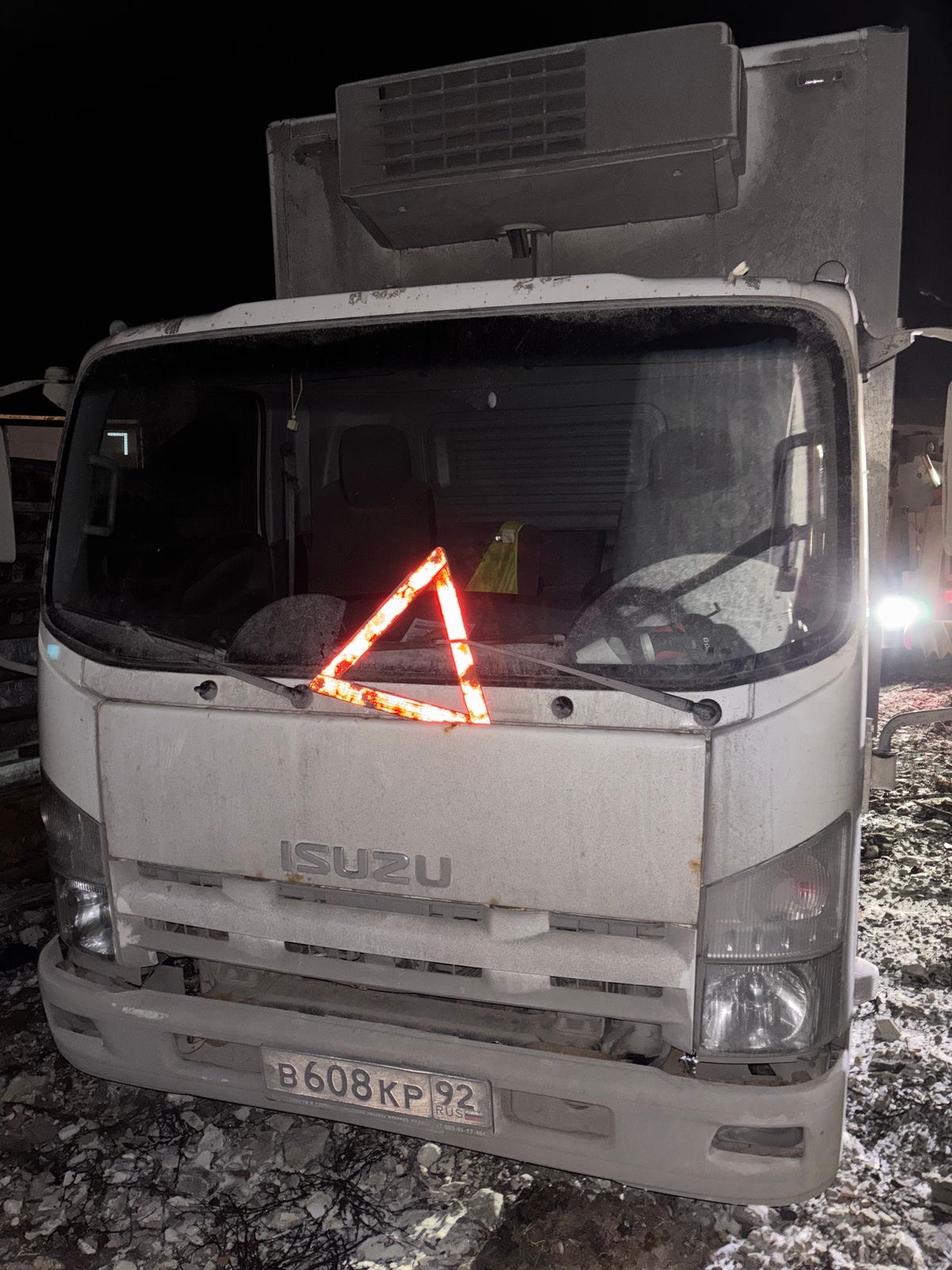 Isuzu ELF 9.5 (NQR) Изотермический/рефрижератор с гидробортом 2017 г. - фото 3