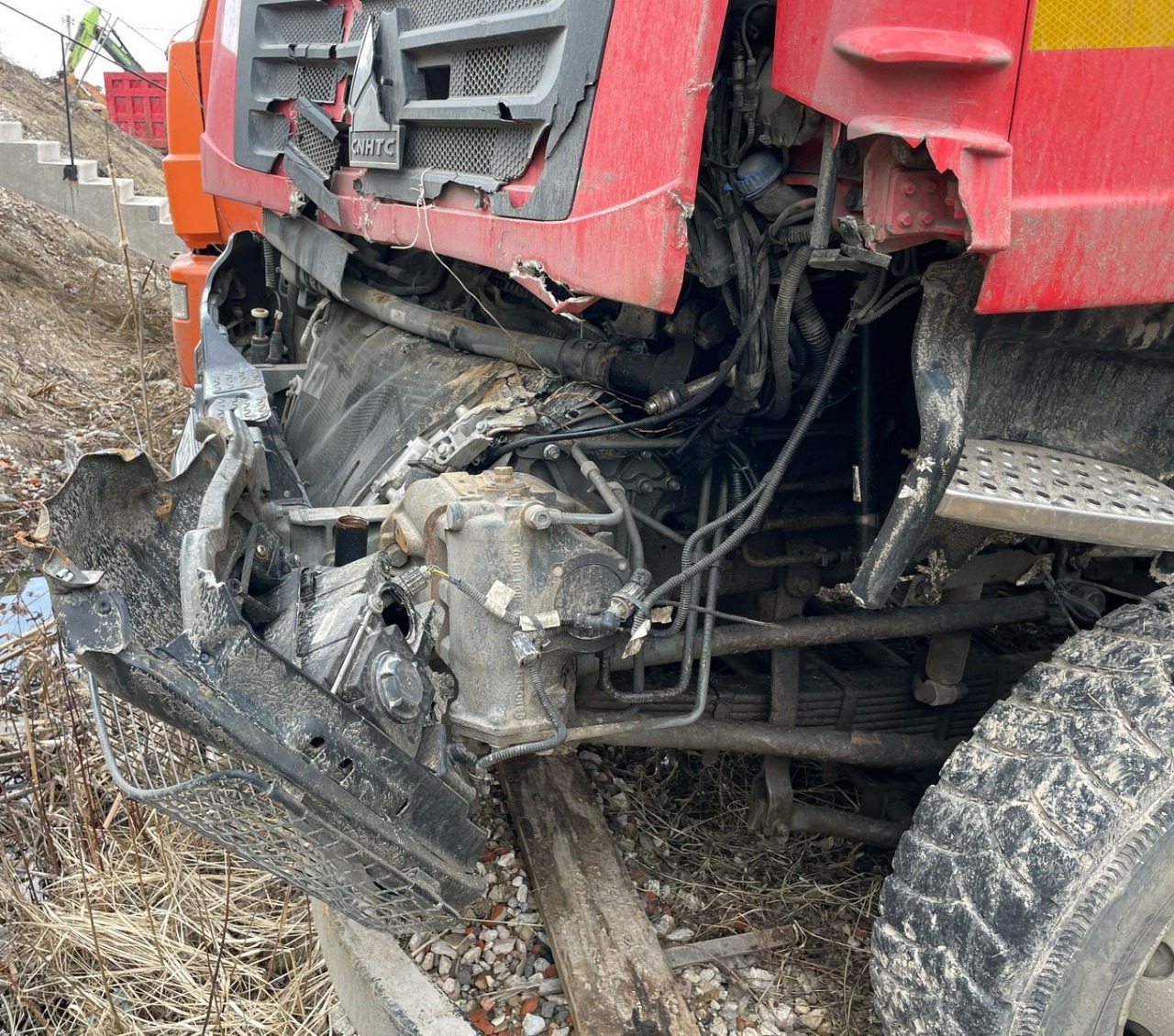 Howo T5G 8x4 Самосвал 2024 г. - фото 14