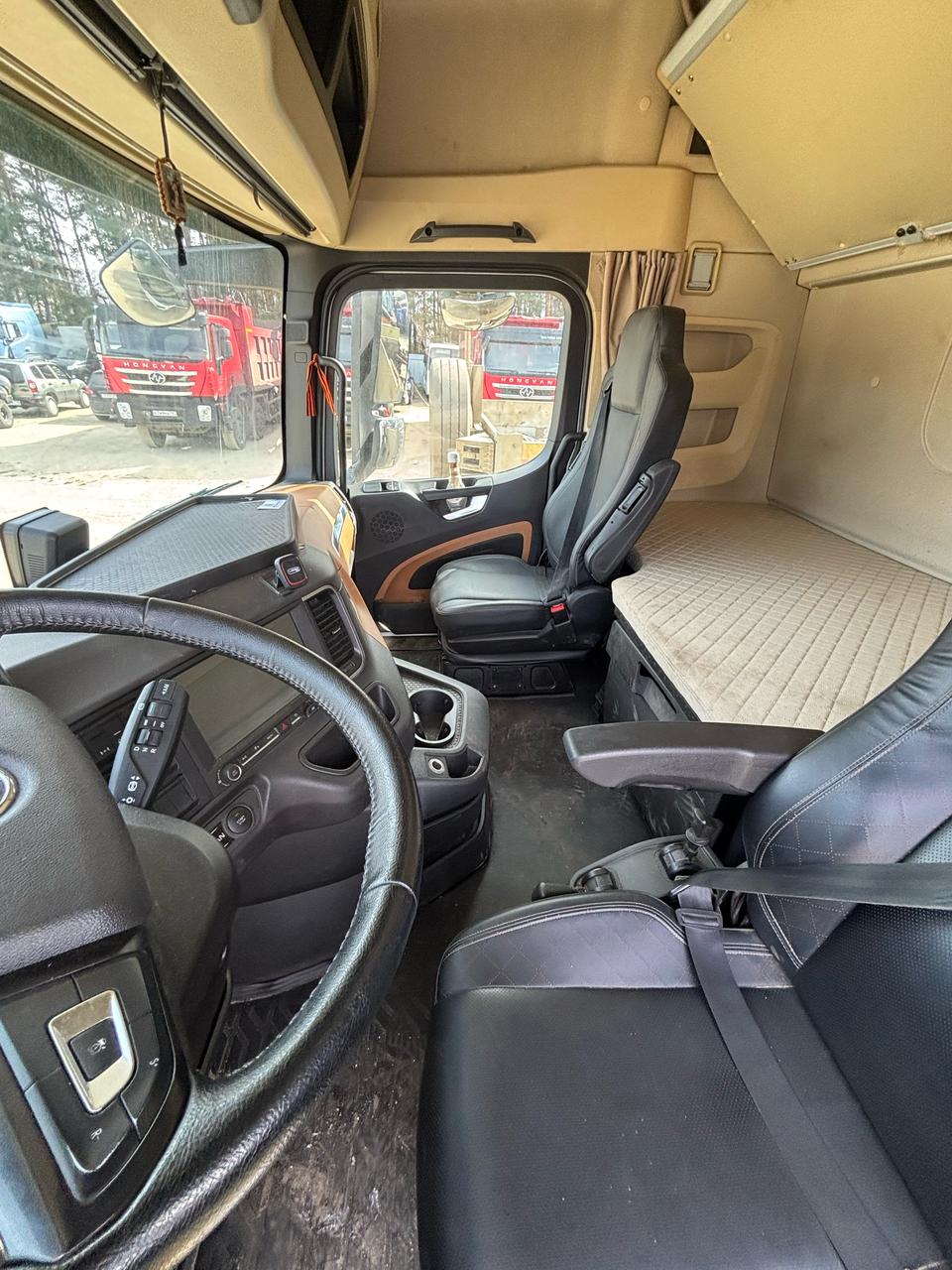 Shacman (Shaanxi) SX* 4x2 Седельный тягач 2023 г. - фото 6