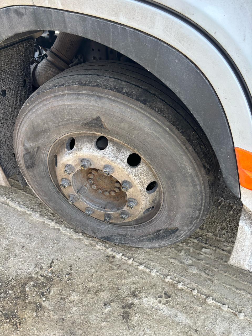 Shacman (Shaanxi) SX* 4x2 Седельный тягач 2023 г. - фото 8