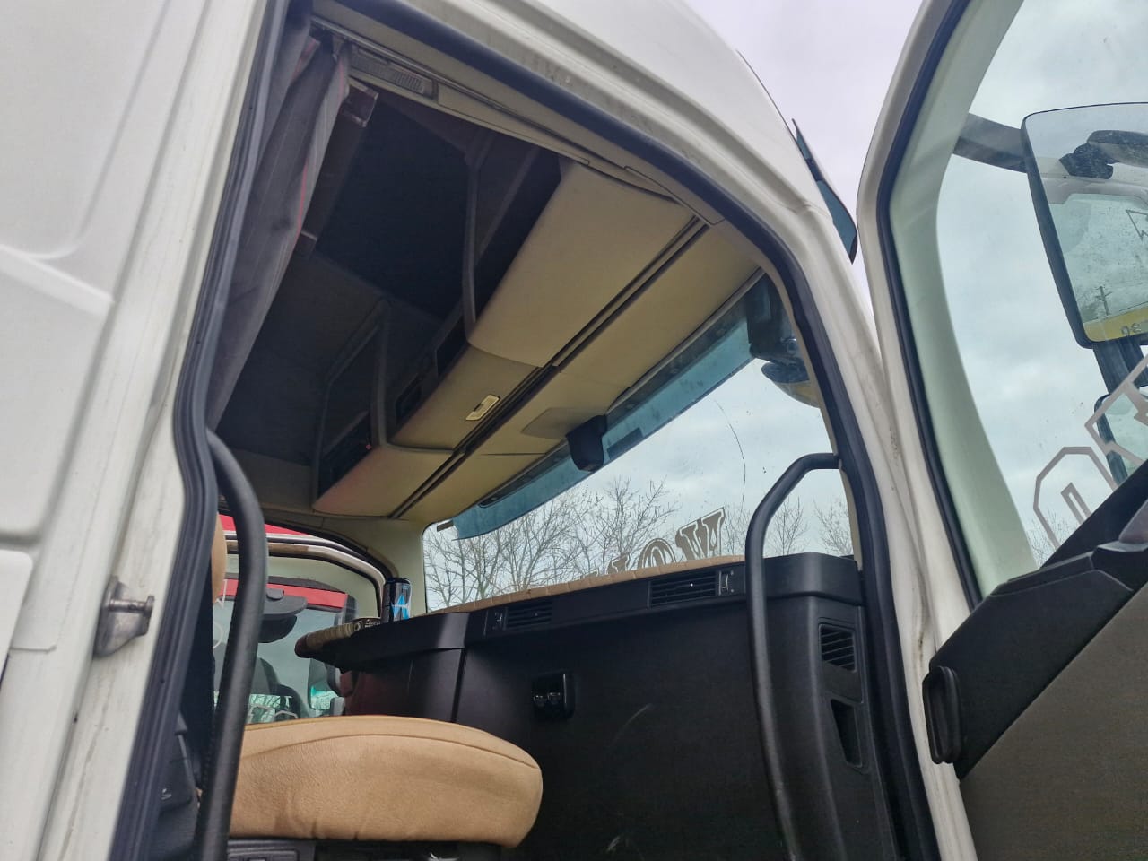 Volvo FH 4x2 Седельный тягач 2016 г. - фото 8