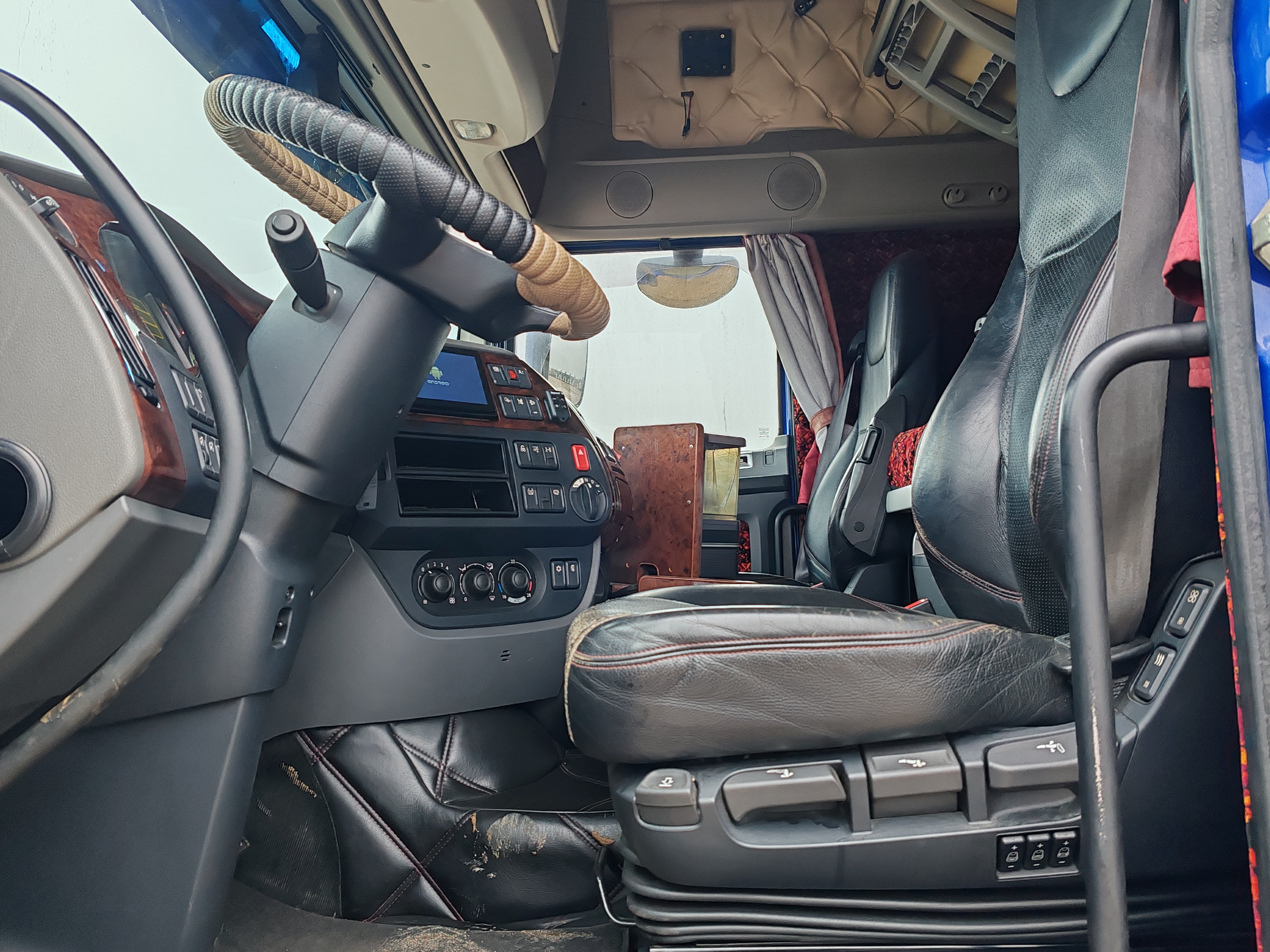 DAF XF 6x2 Седельный тягач 2017 г. - фото 11