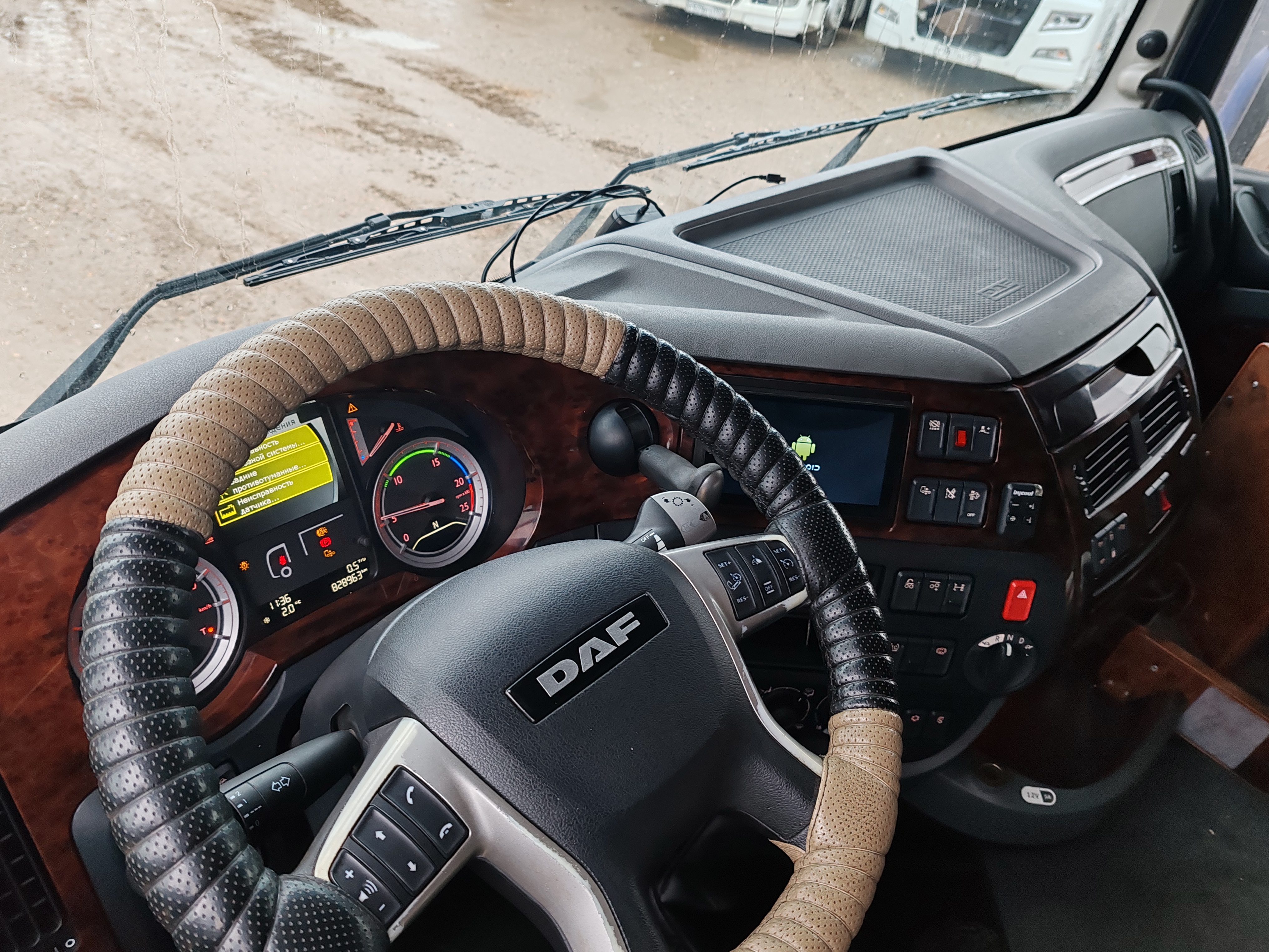 DAF XF 6x2 Седельный тягач 2017 г. - фото 15