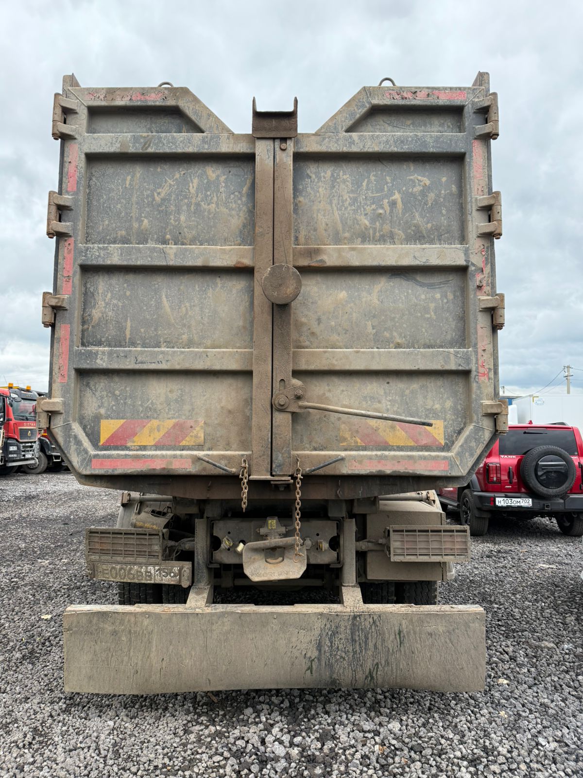 БУРОВЫЕ И ПОДЪЕМНЫЕ МАШИНЫ 3392* на шасси Shacman SX3258 6x4 Ломовоз с КМУ 2023 г. - фото 3