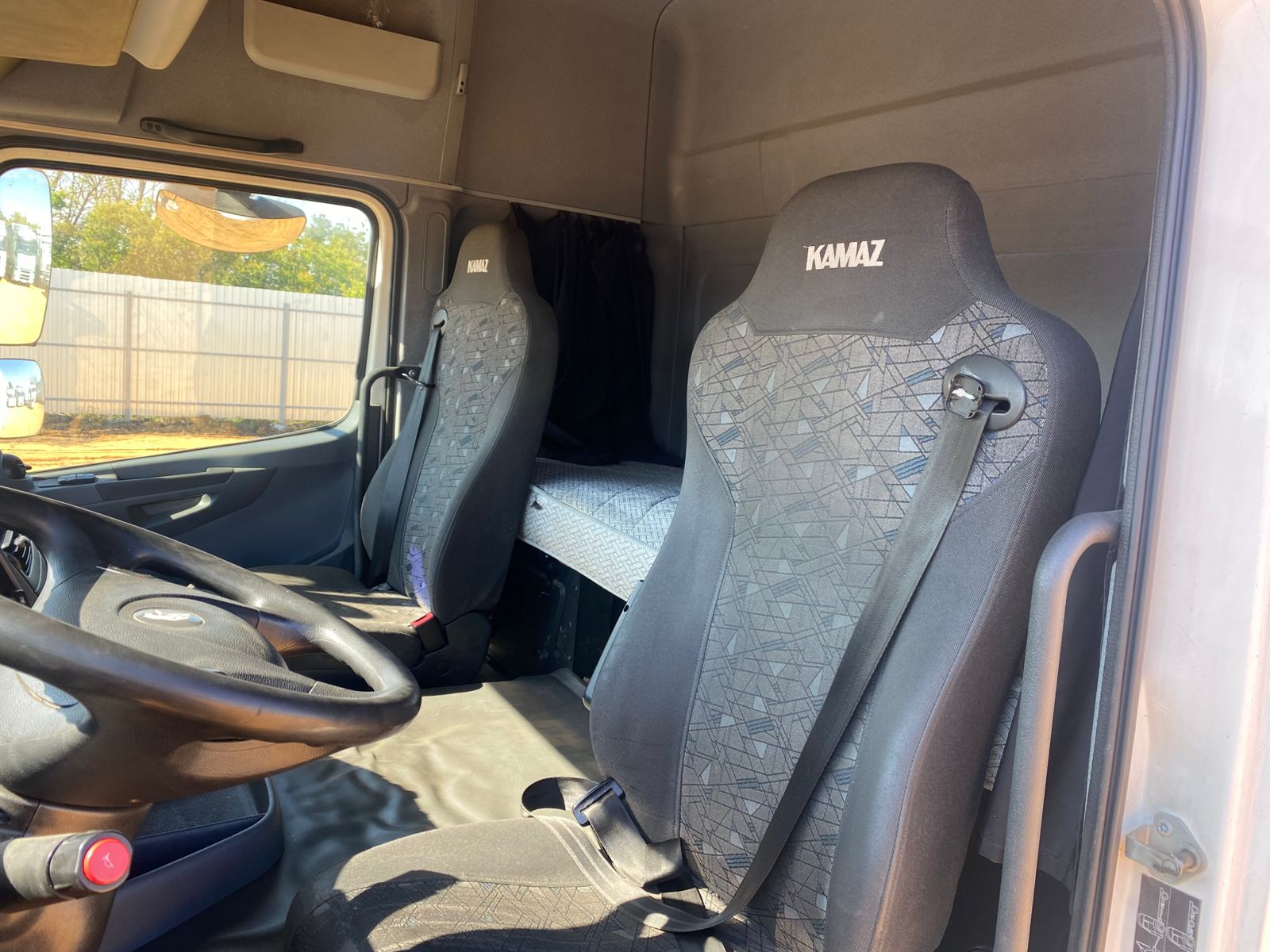 КамАЗ 5490 4x2 Седельный тягач 2020 г. - фото 11