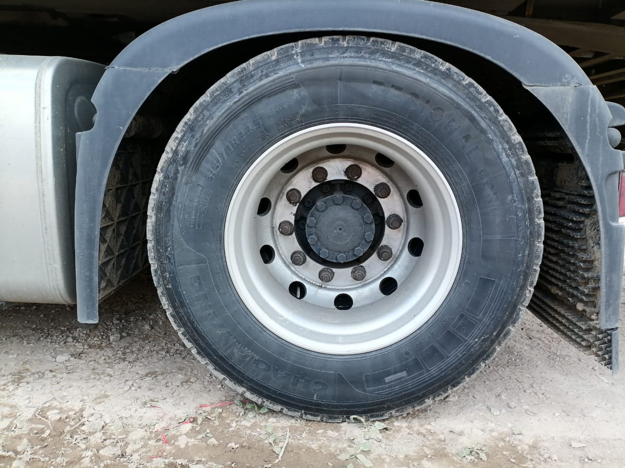 Shacman (Shaanxi) SX* 4x2 Седельный тягач 2023 г. - фото 12