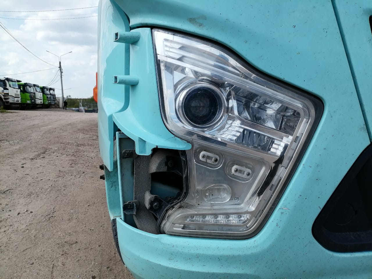 Shacman (Shaanxi) SX* 4x2 Седельный тягач 2023 г. - фото 16