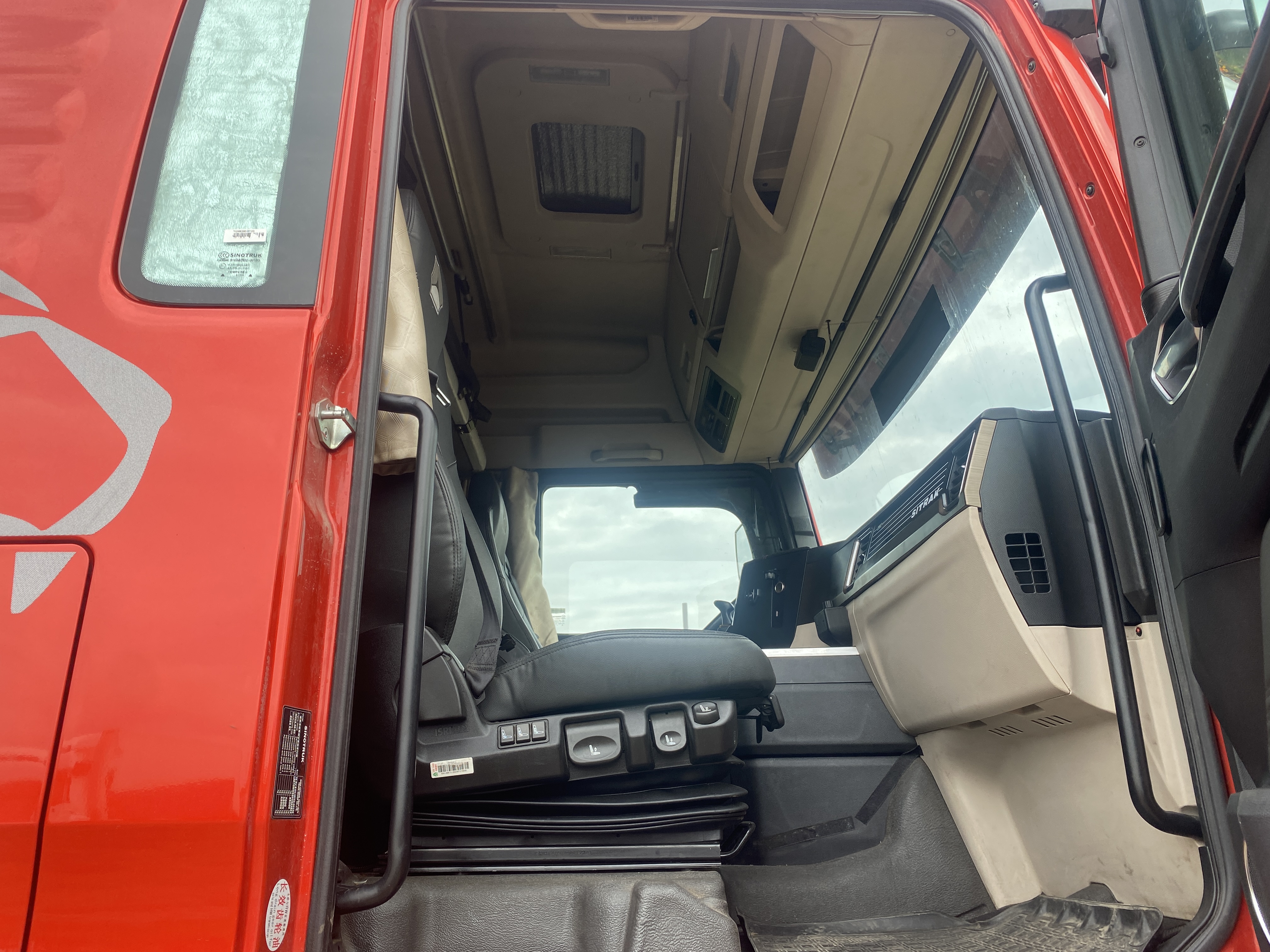 SITRAK C7H 6x4 Седельный тягач 2023 г. - фото 12