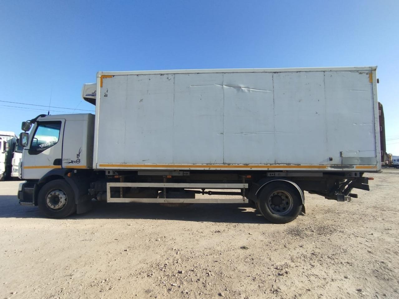 Центртранстехмаш АФ-4756* на шасси Volvo FL 4x2 Изотермический/рефрижератор с гидробортом 2017 г. - фото 2