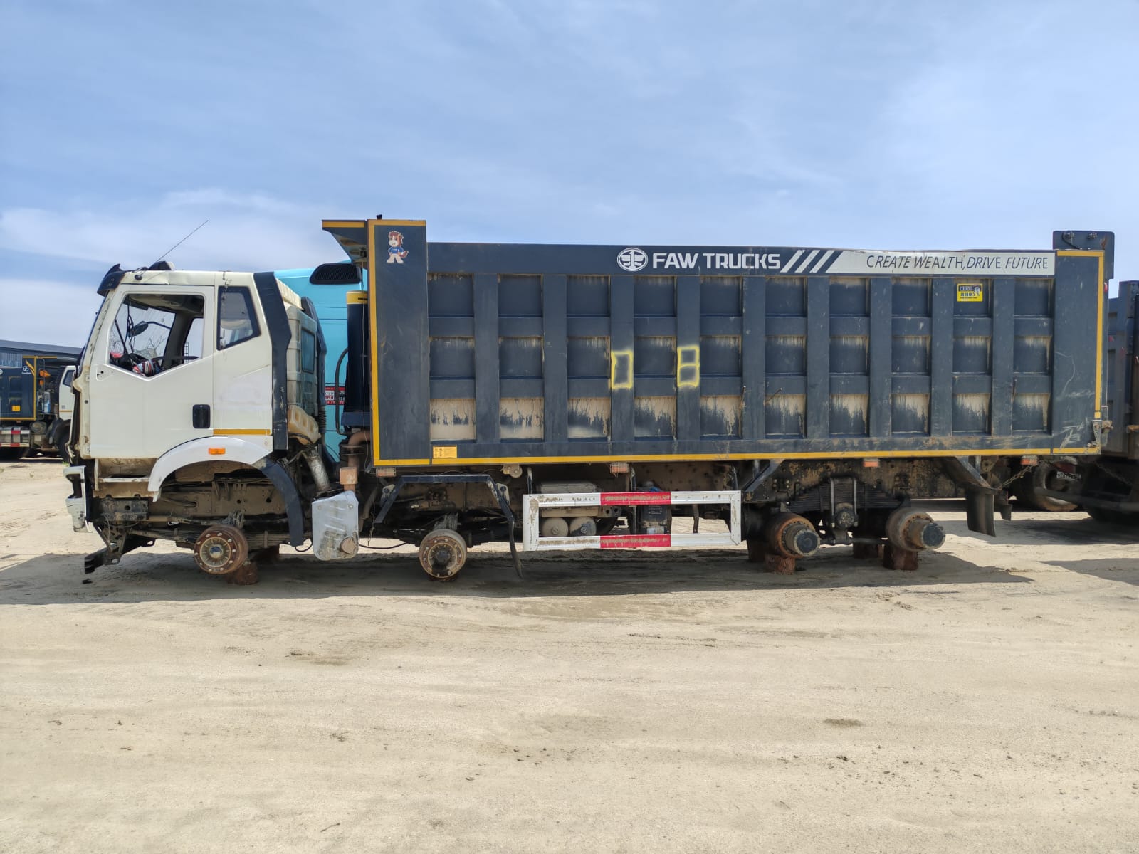 FAW CA 3310 8x4 Самосвал_не актуально 2023 г. - фото 4
