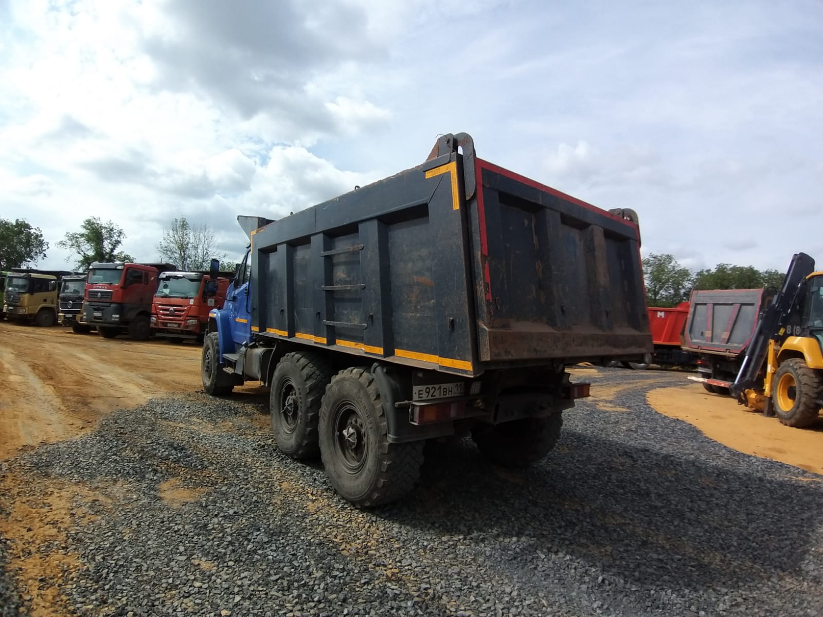 ПРОИЗВОДСТВЕННАЯ КОМПАНИЯ УНИВЕРСАЛЬНОЙ СПЕЦТЕХНИКИ 4679* на шасси Ural NEXT 5557 6x6 Самосвал 2023 г. - фото 6