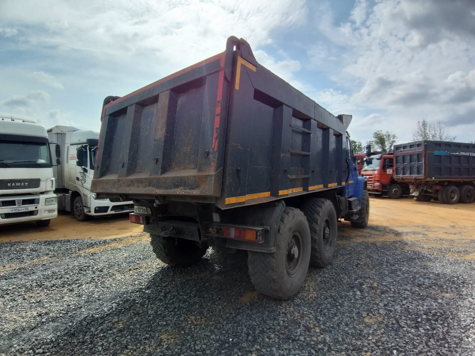 ПРОИЗВОДСТВЕННАЯ КОМПАНИЯ УНИВЕРСАЛЬНОЙ СПЕЦТЕХНИКИ 4679* на шасси Ural NEXT 5557 6x6 Самосвал 2023 г. - фото 7