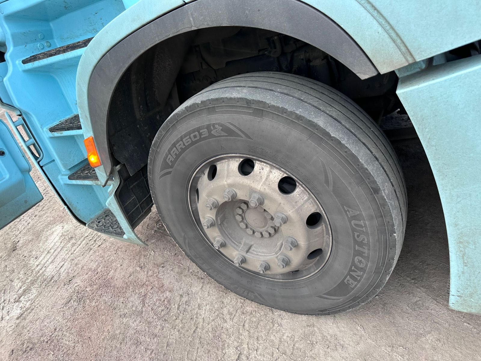 Shacman (Shaanxi) SX* 4x2 Седельный тягач 2023 г. - фото 7