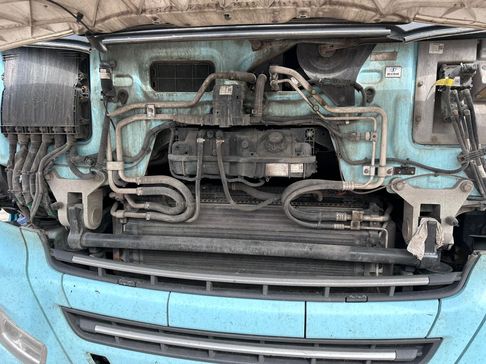 Shacman (Shaanxi) SX* 4x2 Седельный тягач 2023 г. - фото 16