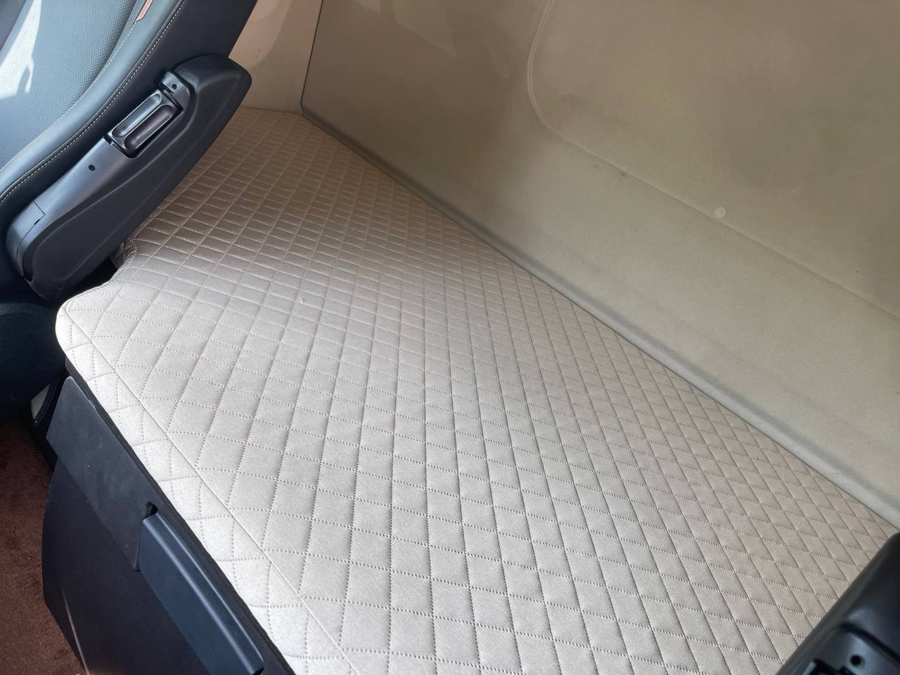 Shacman (Shaanxi) SX* 4x2 Седельный тягач 2024 г. - фото 7