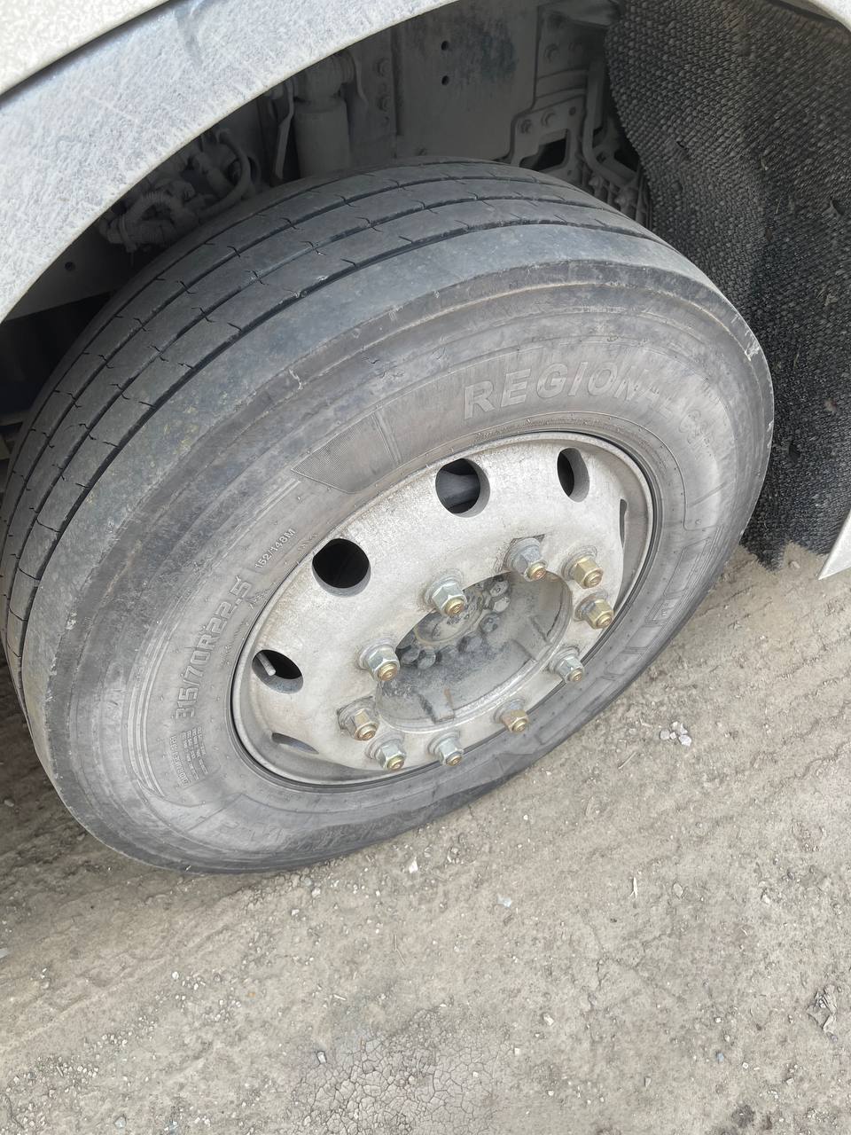 Shacman (Shaanxi) SX* 4x2 Седельный тягач 2024 г. - фото 9