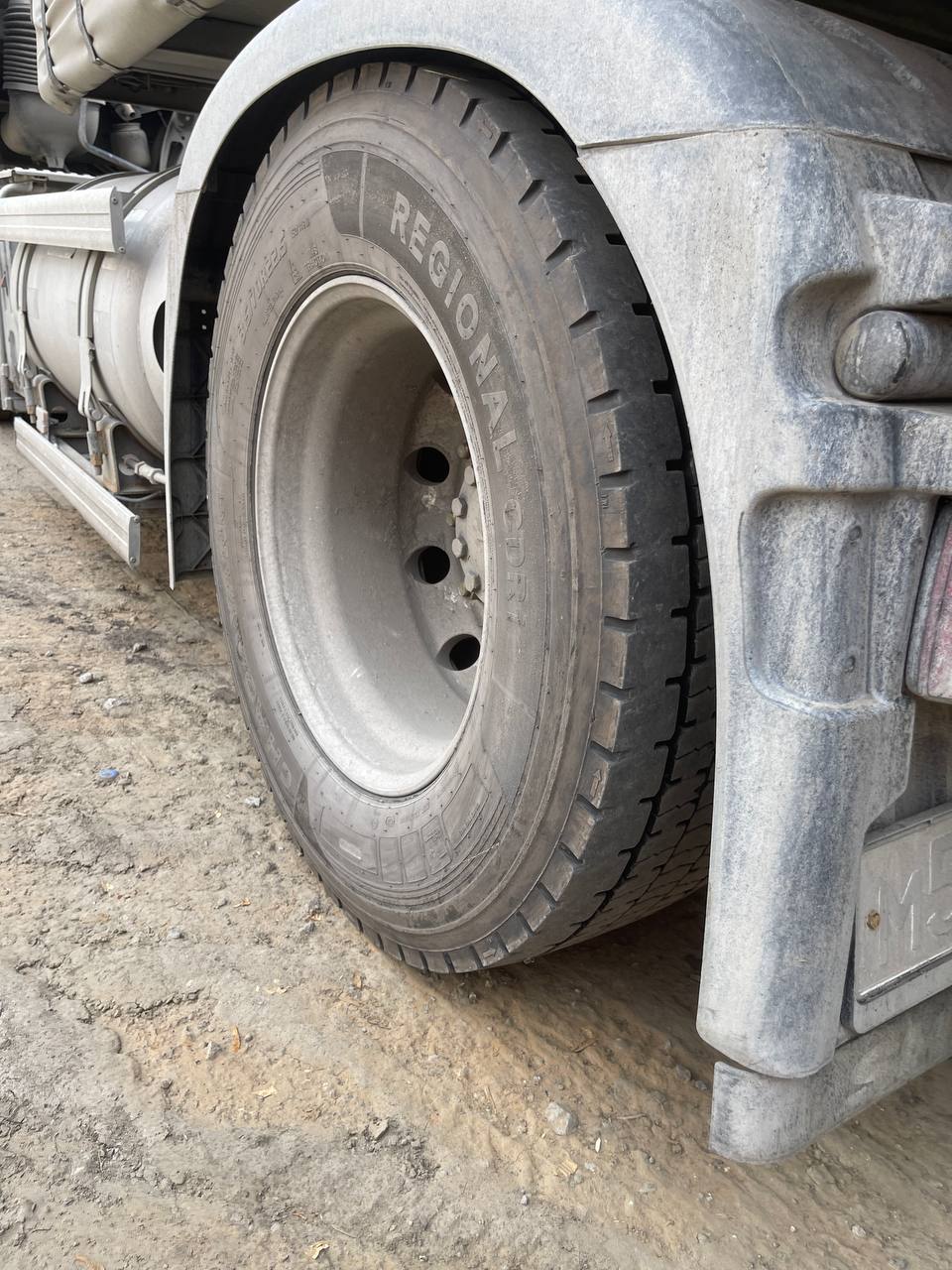 Shacman (Shaanxi) SX* 4x2 Седельный тягач 2024 г. - фото 11