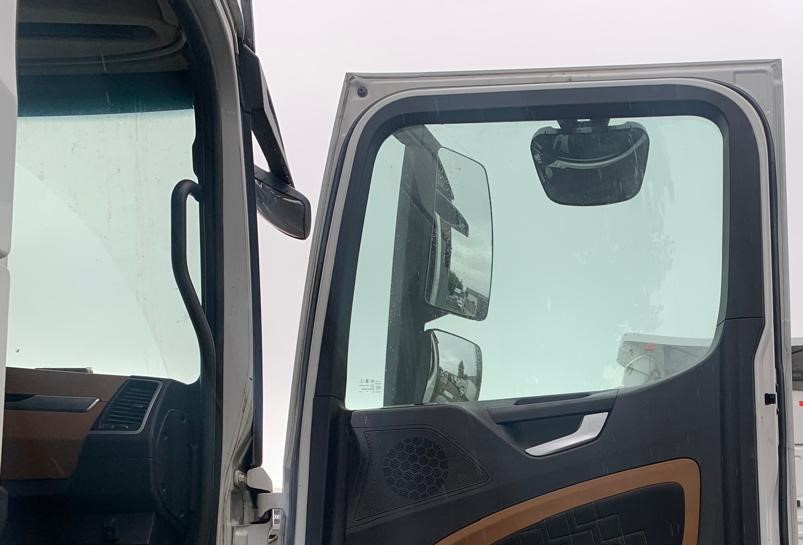 Shacman (Shaanxi) SX* 4x2 Седельный тягач 2023 г. - фото 9