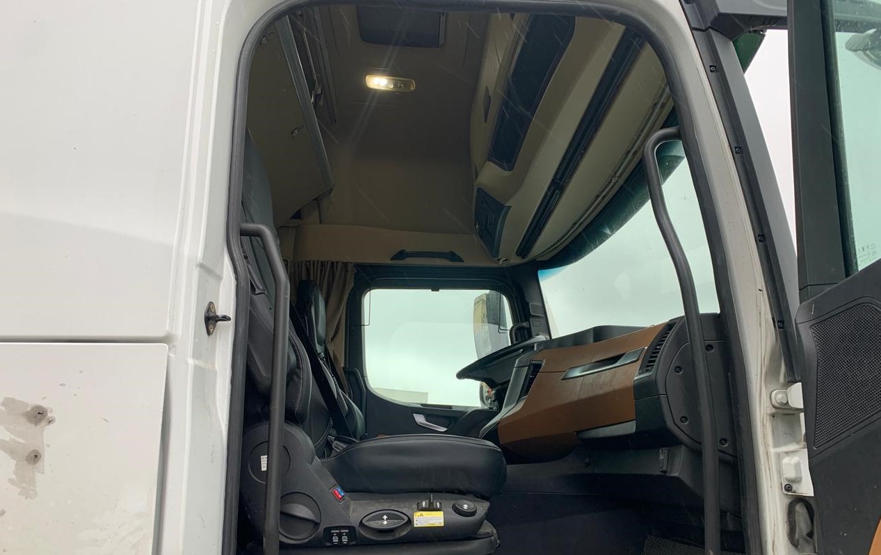 Shacman (Shaanxi) SX* 4x2 Седельный тягач 2023 г. - фото 11