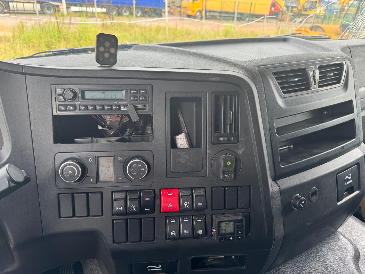 Shacman (Shaanxi) SX* 6x4 Седельный тягач 2022 г. - фото 7