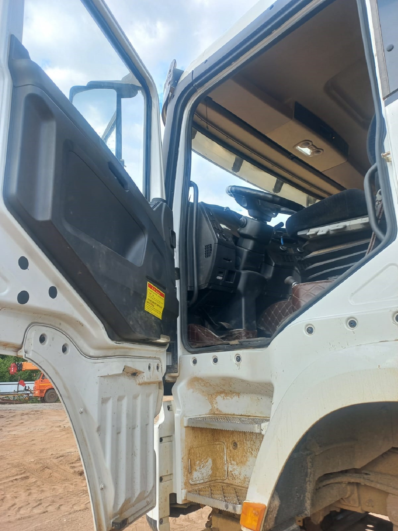 Shacman (Shaanxi) SX* 6x6 Самосвал 2023 г. - фото 9