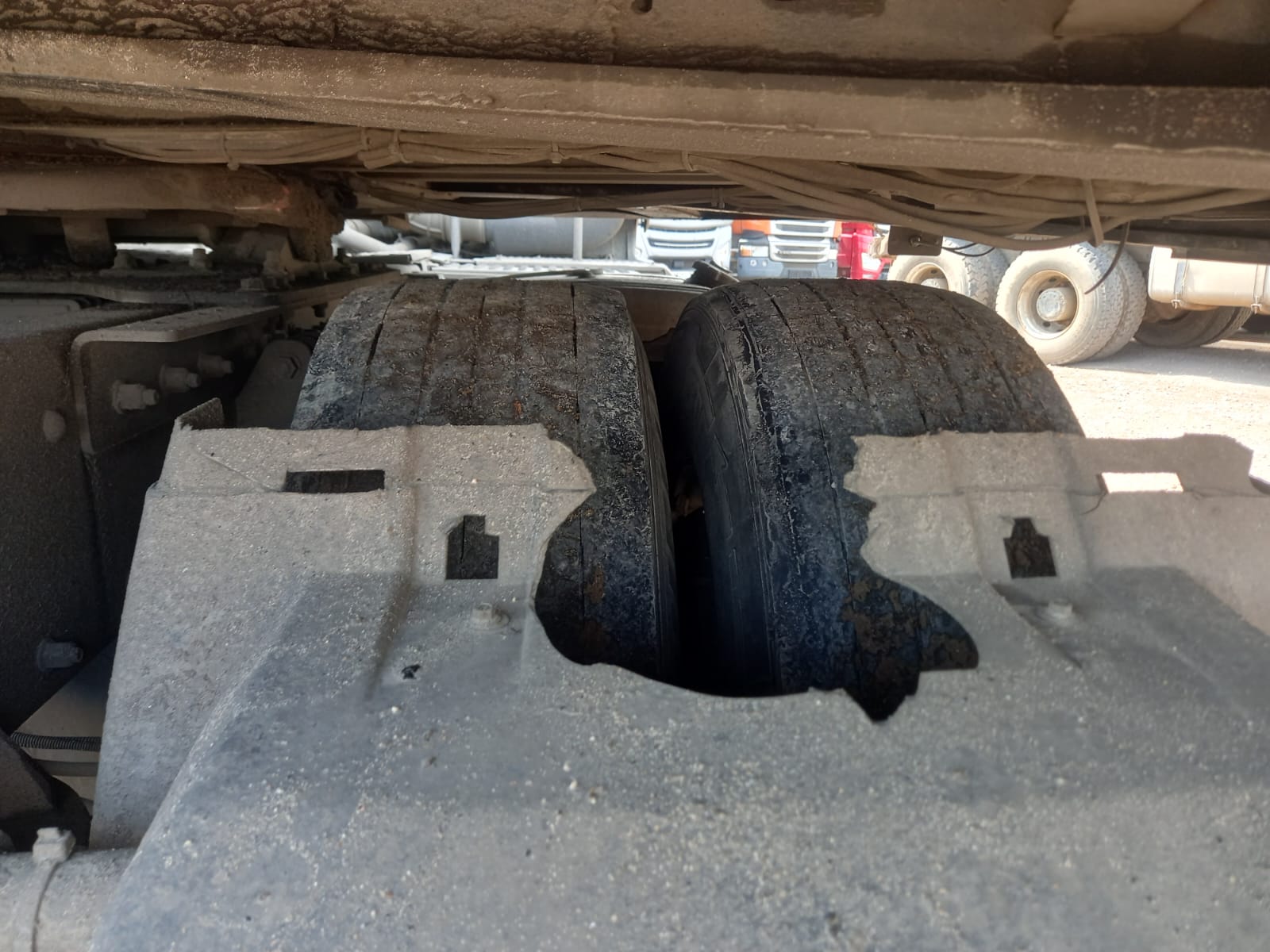 DongFeng DFH 4x2 Седельный тягач 2023 г. - фото 15