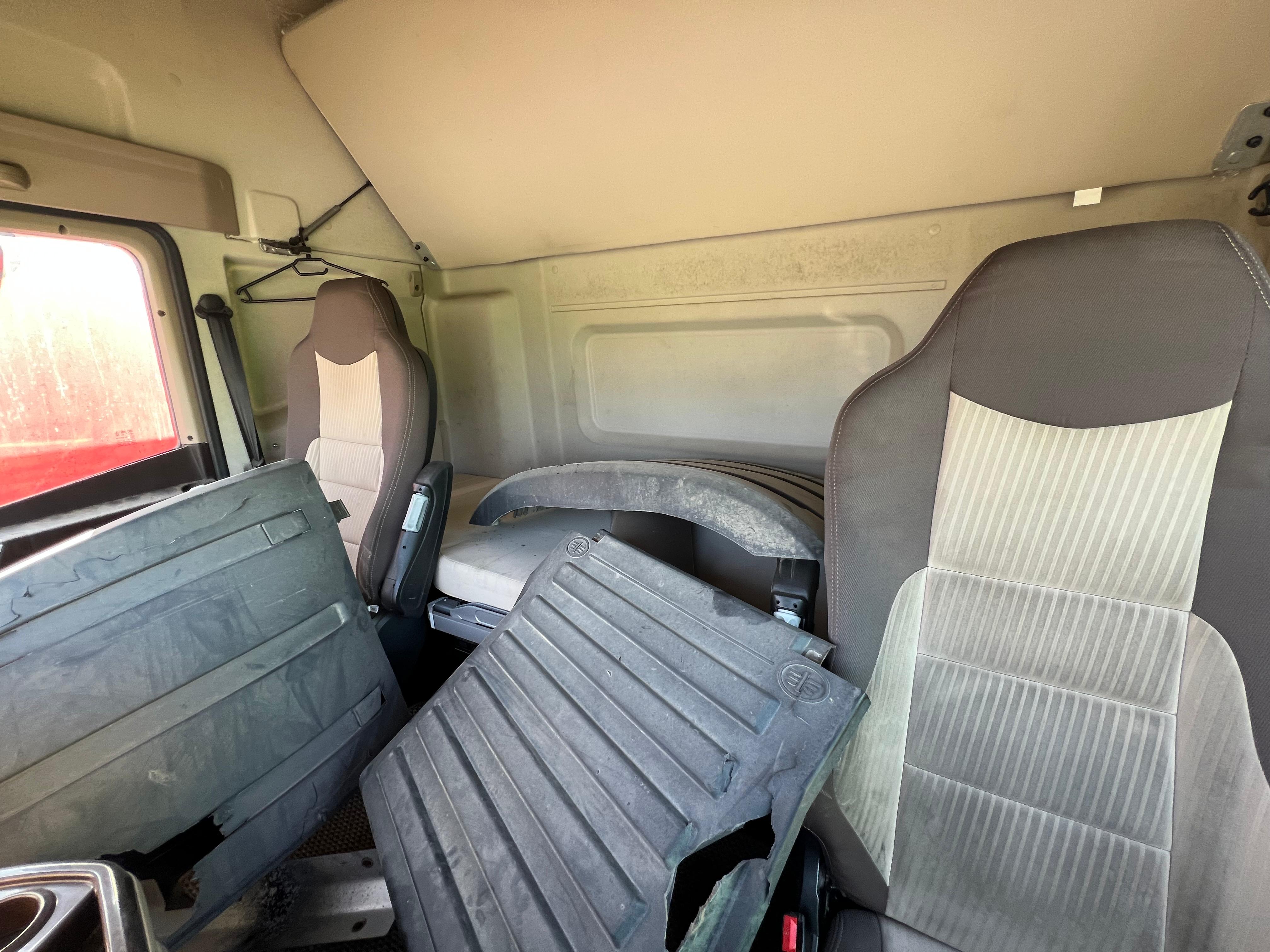 FAW JH6 4x2 Седельный тягач 2023 г. - фото 11