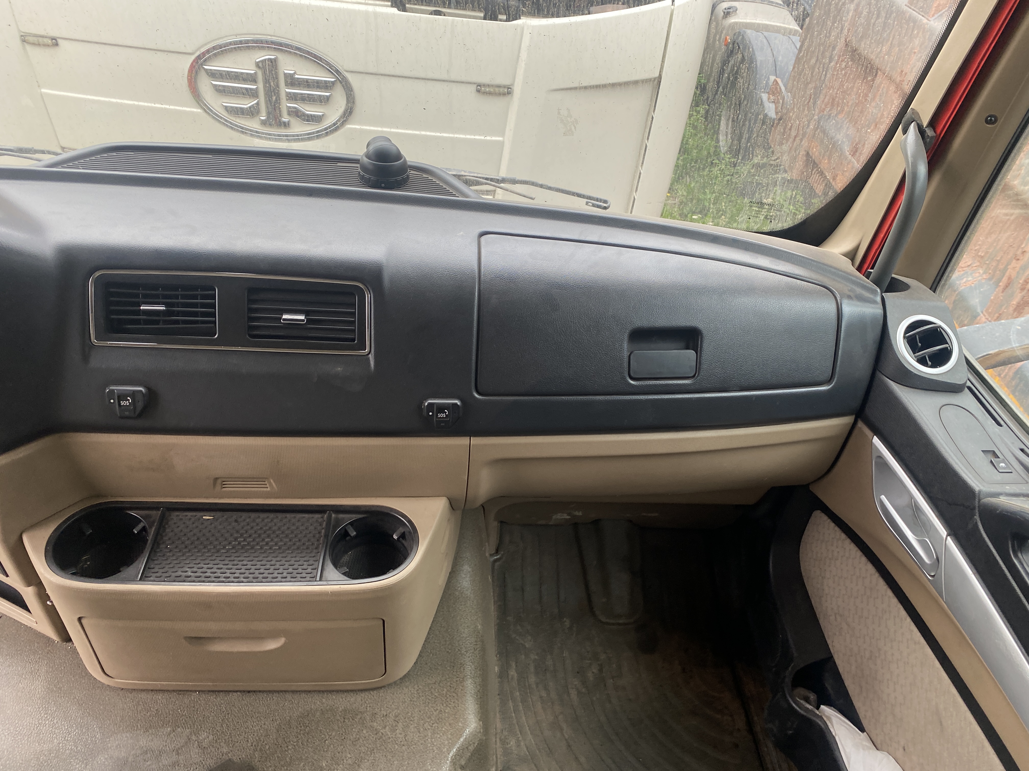 Howo T5G 8x4 Самосвал 2024 г. - фото 9