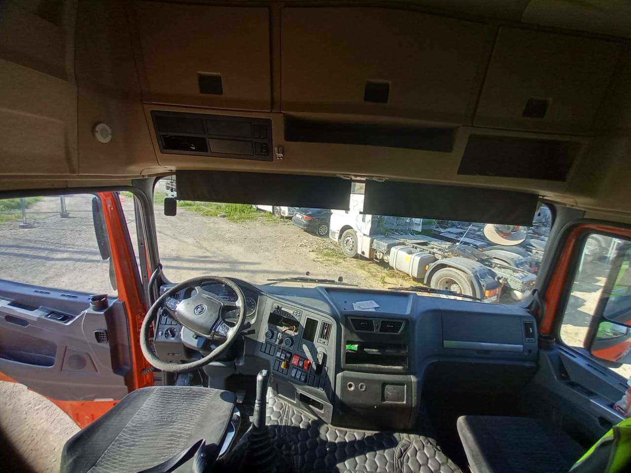 Shacman (Shaanxi) SX* 6x4 Седельный тягач 2023 г. - фото 7