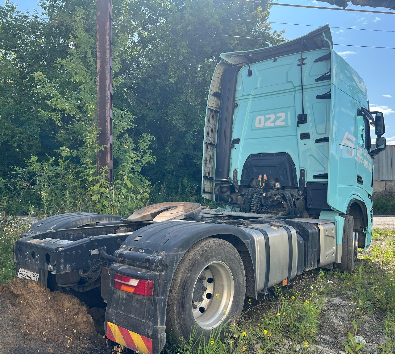 Shacman (Shaanxi) SX* 4x2 Седельный тягач 2023 г. - фото 4