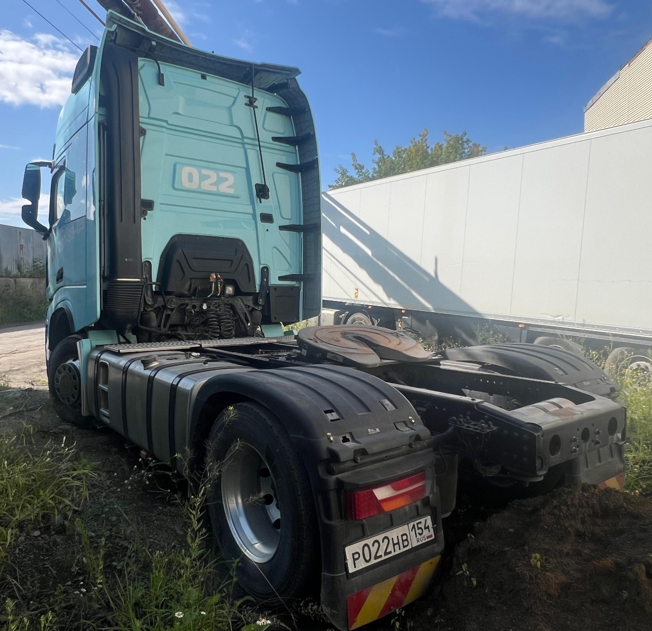 Shacman (Shaanxi) SX* 4x2 Седельный тягач 2023 г. - фото 5