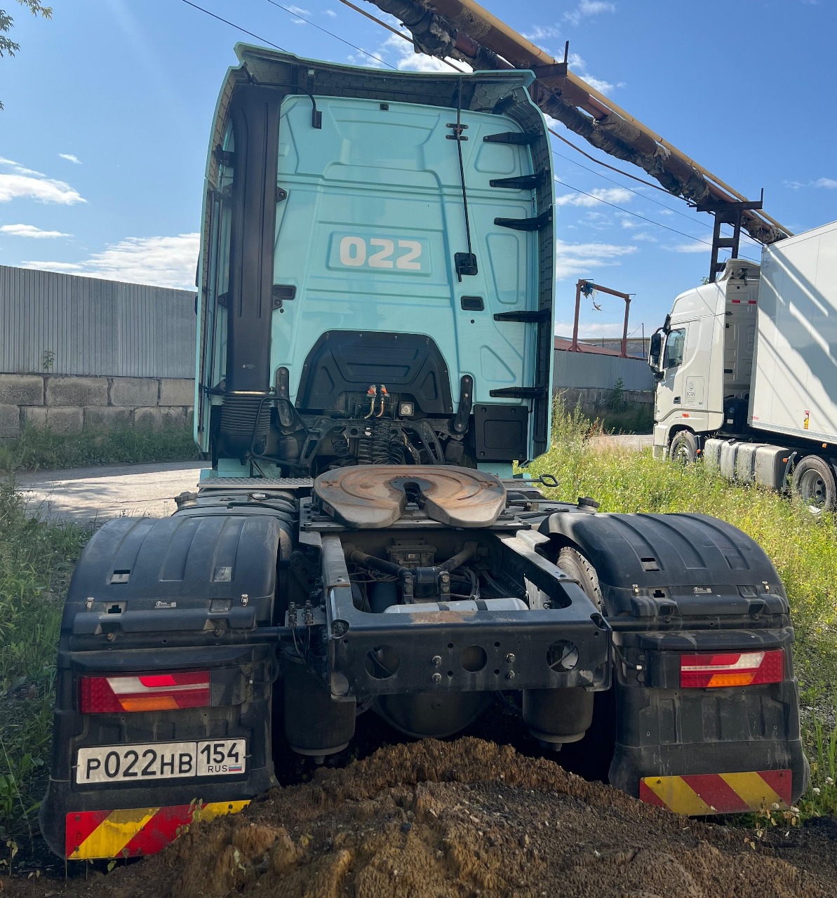 Shacman (Shaanxi) SX* 4x2 Седельный тягач 2023 г. - фото 7