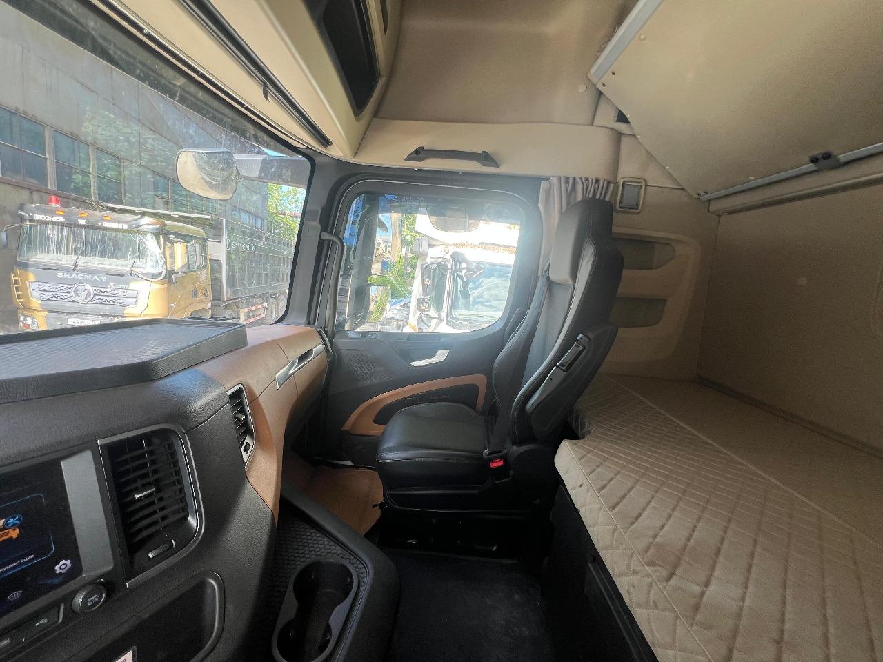 Shacman (Shaanxi) SX* 4x2 Седельный тягач 2023 г. - фото 11