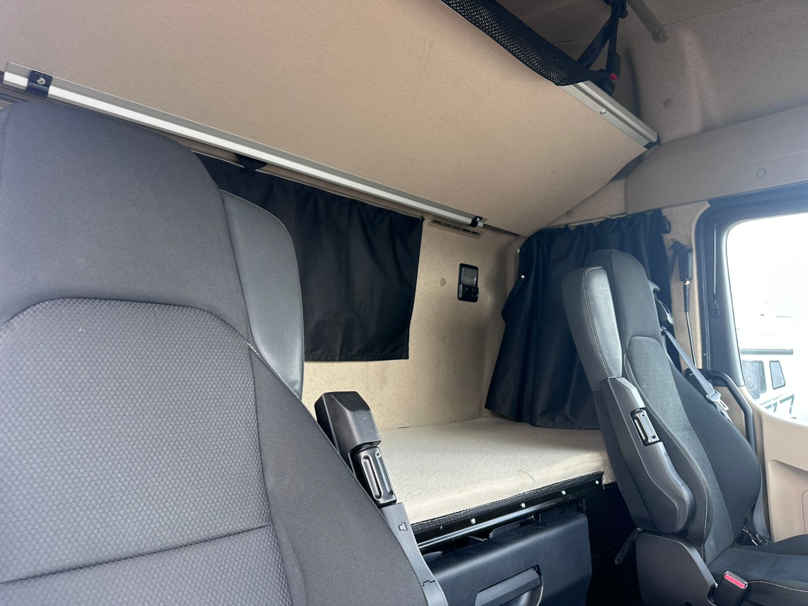 Mercedes-Benz ACTROS 4x2 Седельный тягач 2023 г. - фото 23