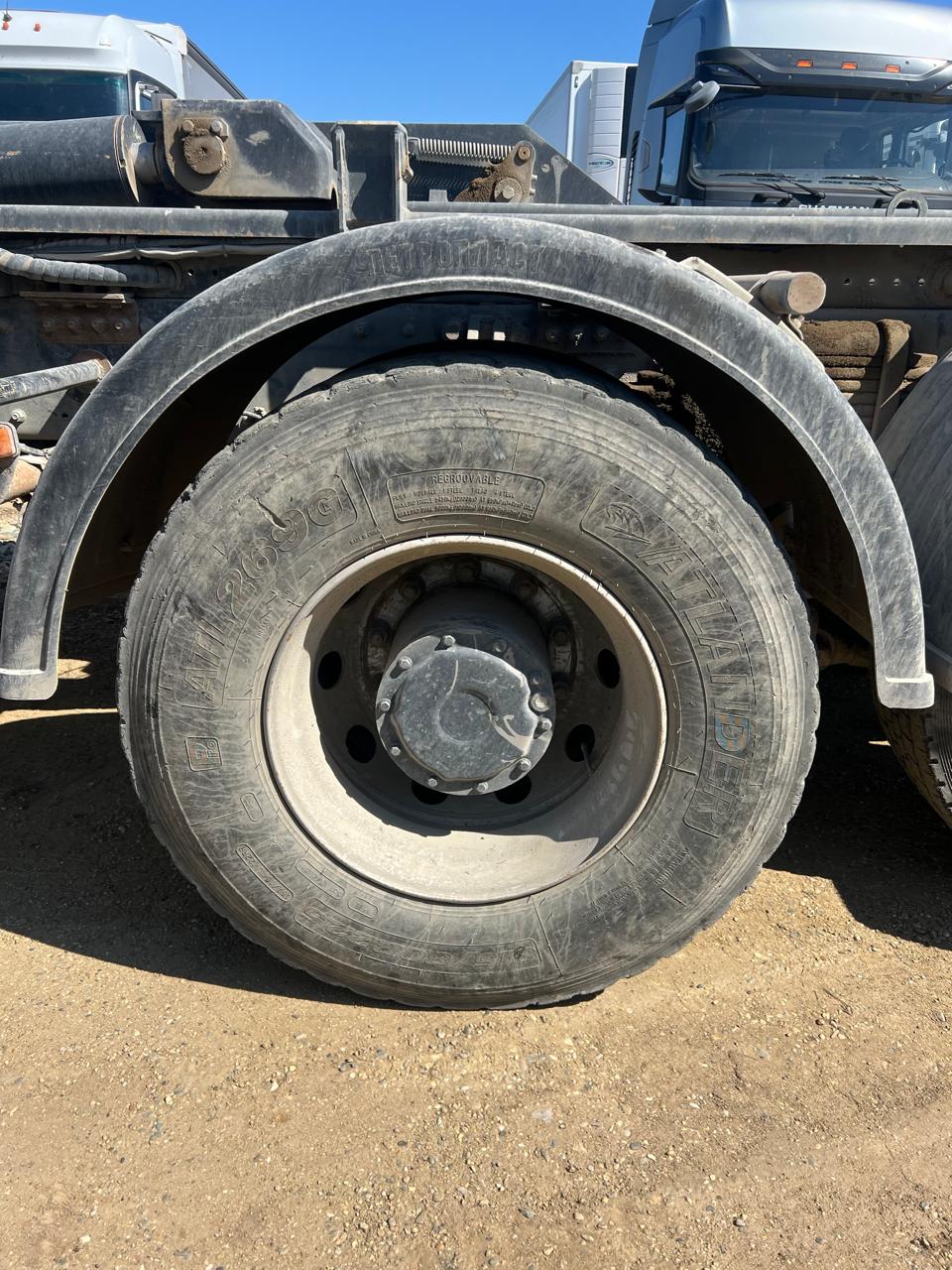 FAW J6 6x4 Мультилифт 2023 г. - фото 13