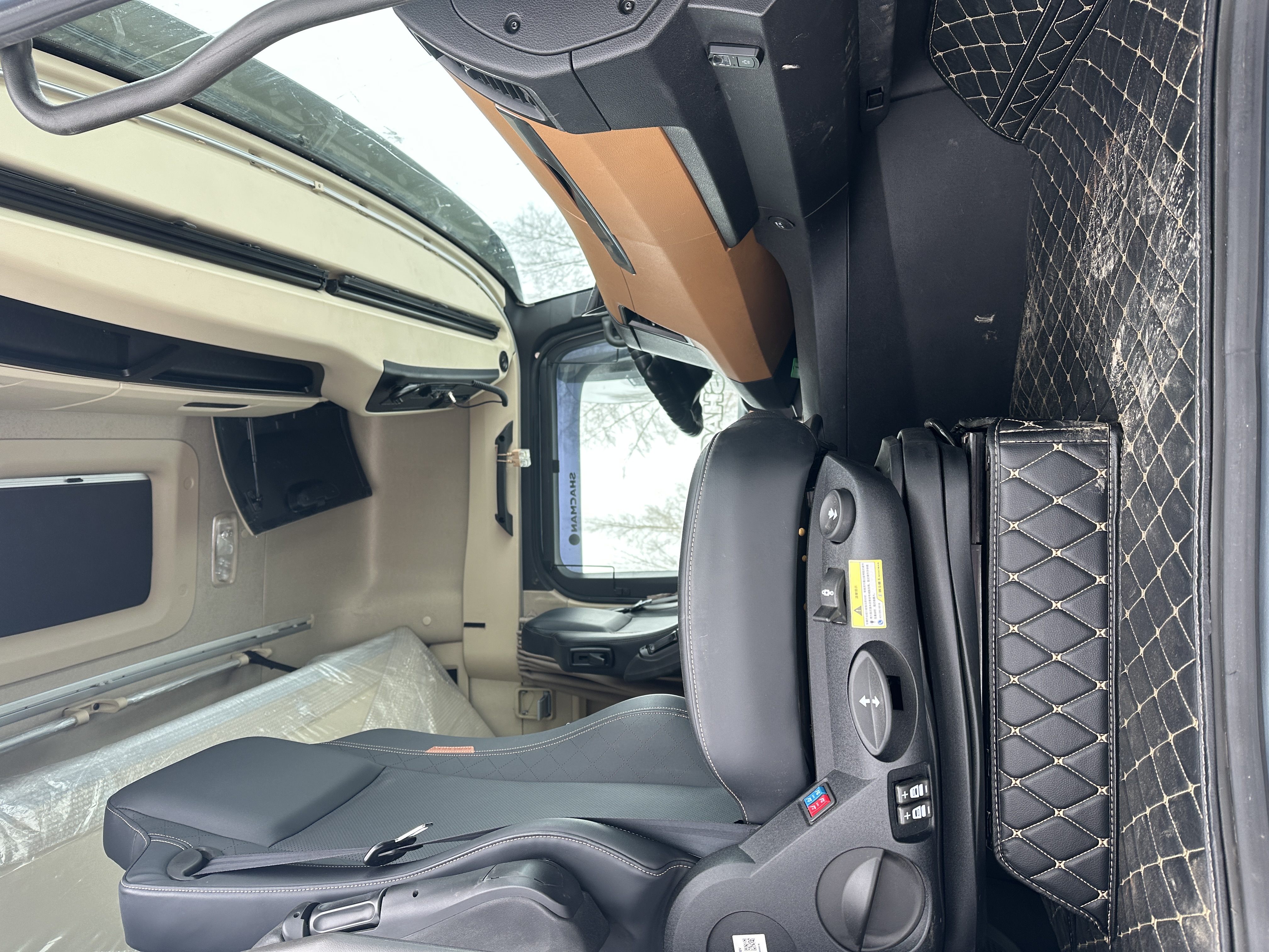 Shacman (Shaanxi) SX* 4x2 Седельный тягач 2023 г. - фото 7