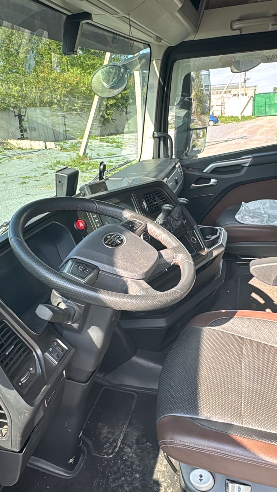 FAW J7 4x2 Седельный тягач 2023 г. - фото 10