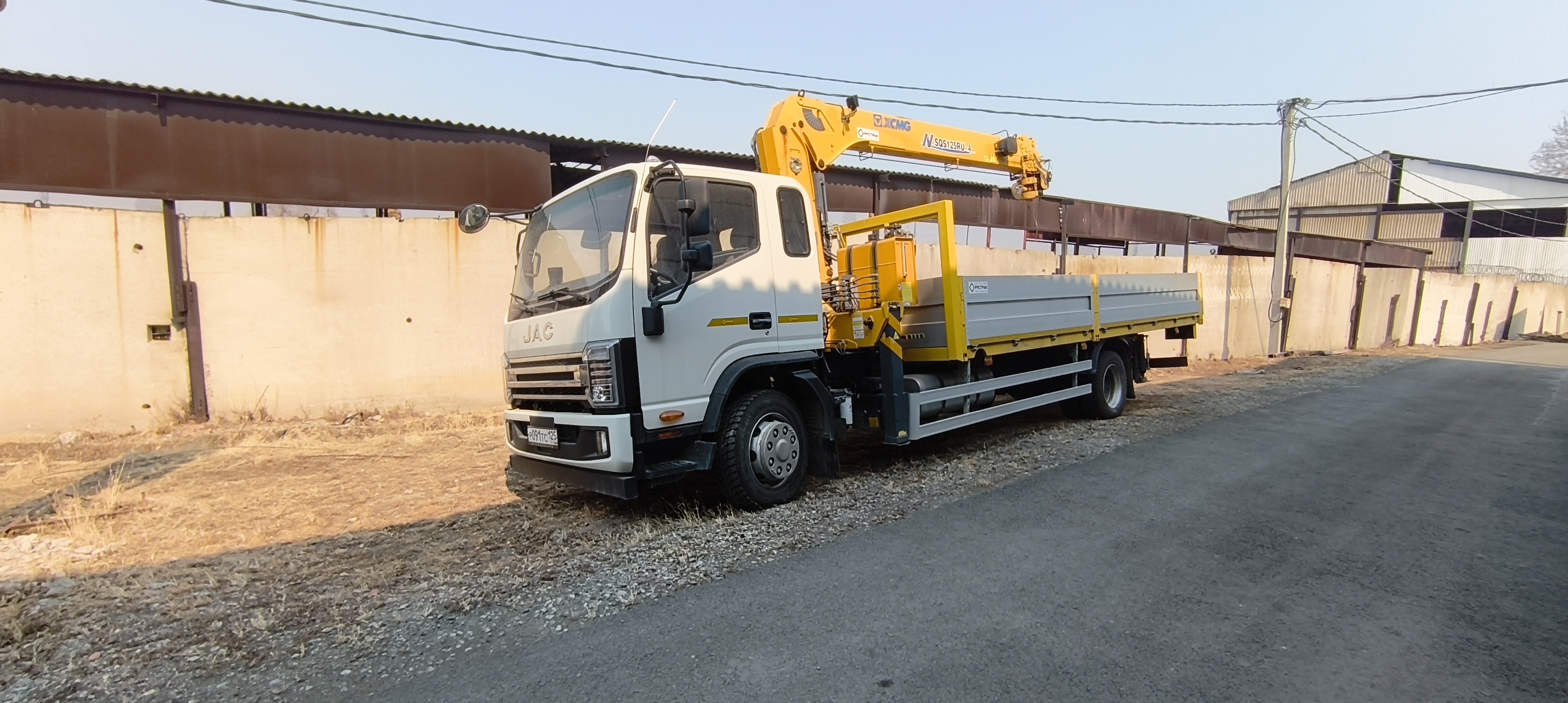 JAC N120 Бортовой с КМУ 2024 г. - фото 3