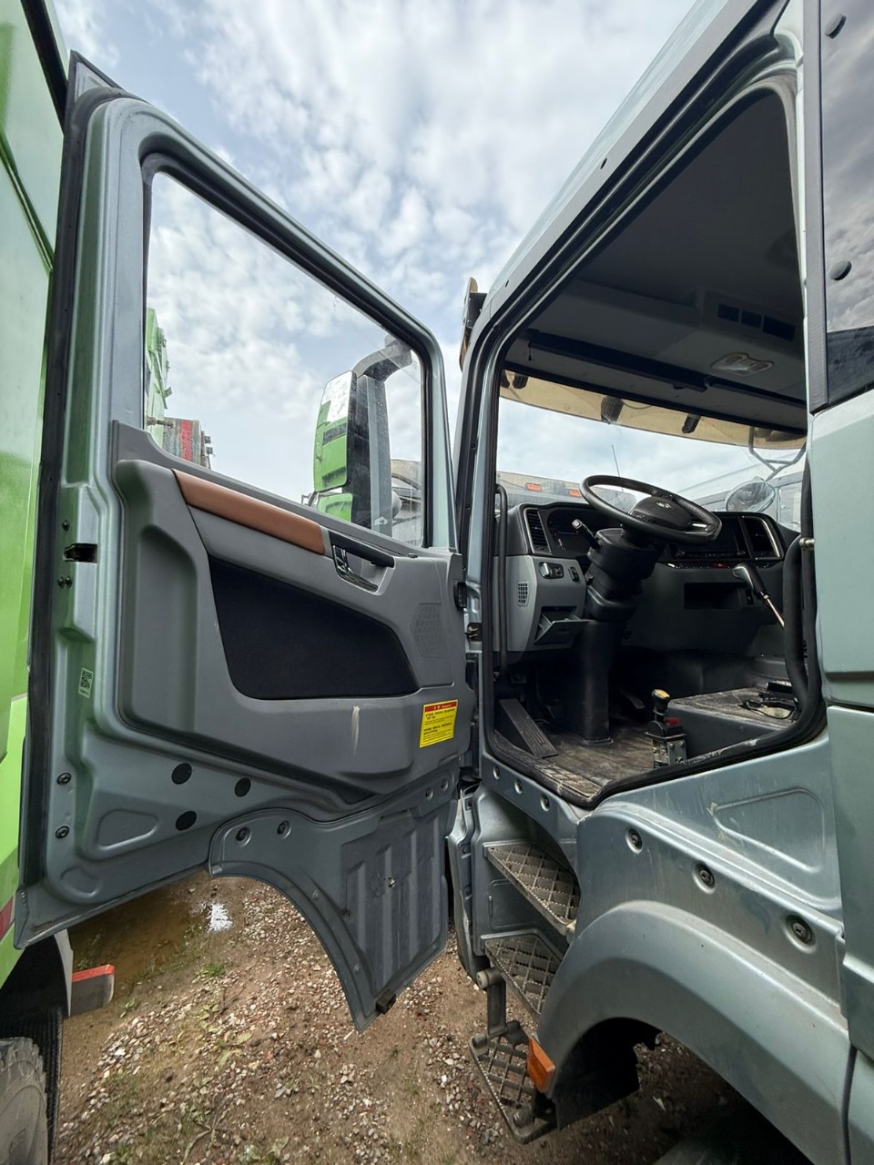 Shacman (Shaanxi) SX* 8x4 Самосвал 2024 г. - фото 6