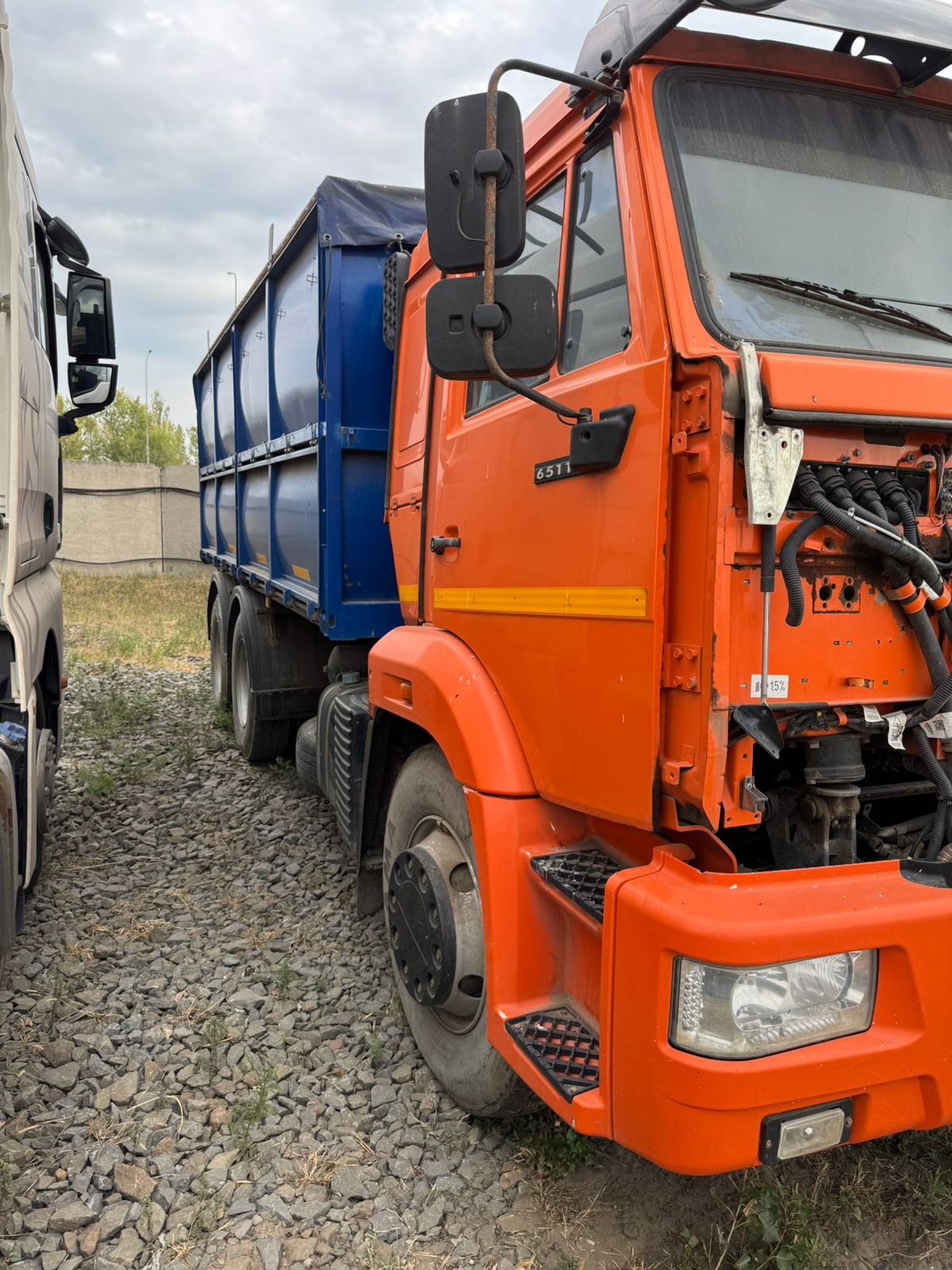 МАШИНО-ДЕТАЛЬ 5339* на шасси КамАЗ 65115 6x4 Зерновоз 2021 г.