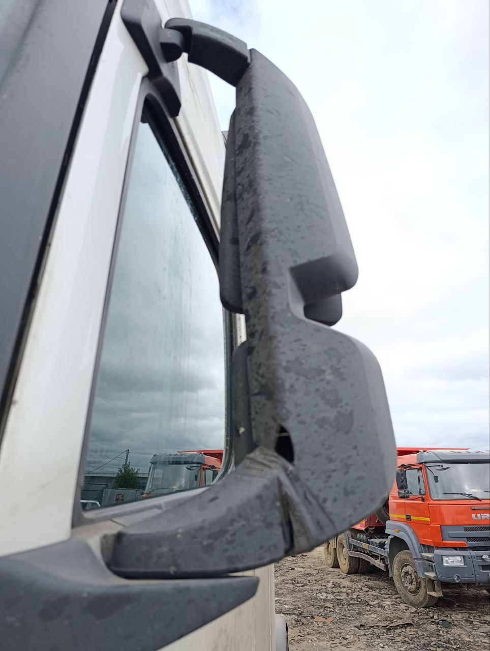 Shacman (Shaanxi) SX* 4x2 Седельный тягач 2023 г. - фото 17