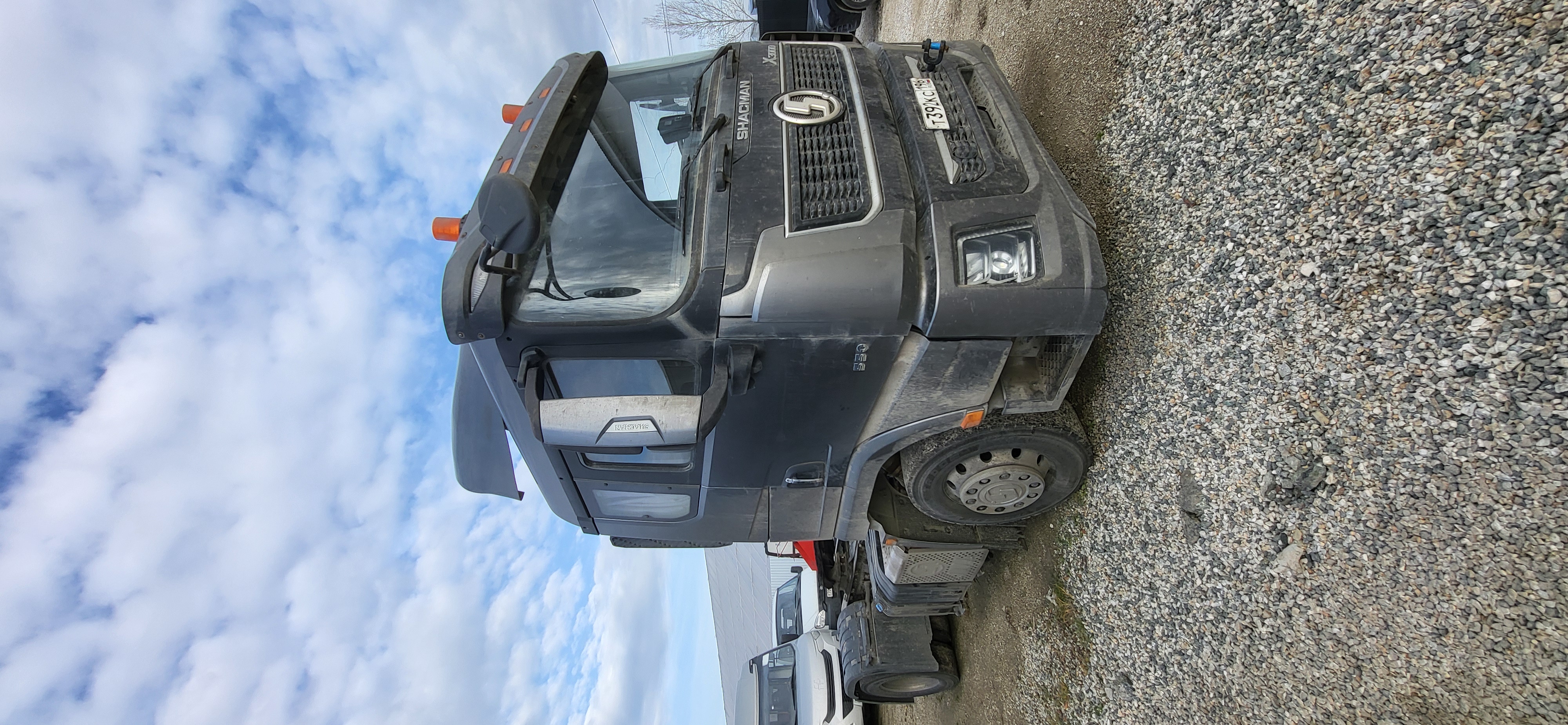 Shacman (Shaanxi) SX* 4x2 Седельный тягач 2023 г. - фото 3