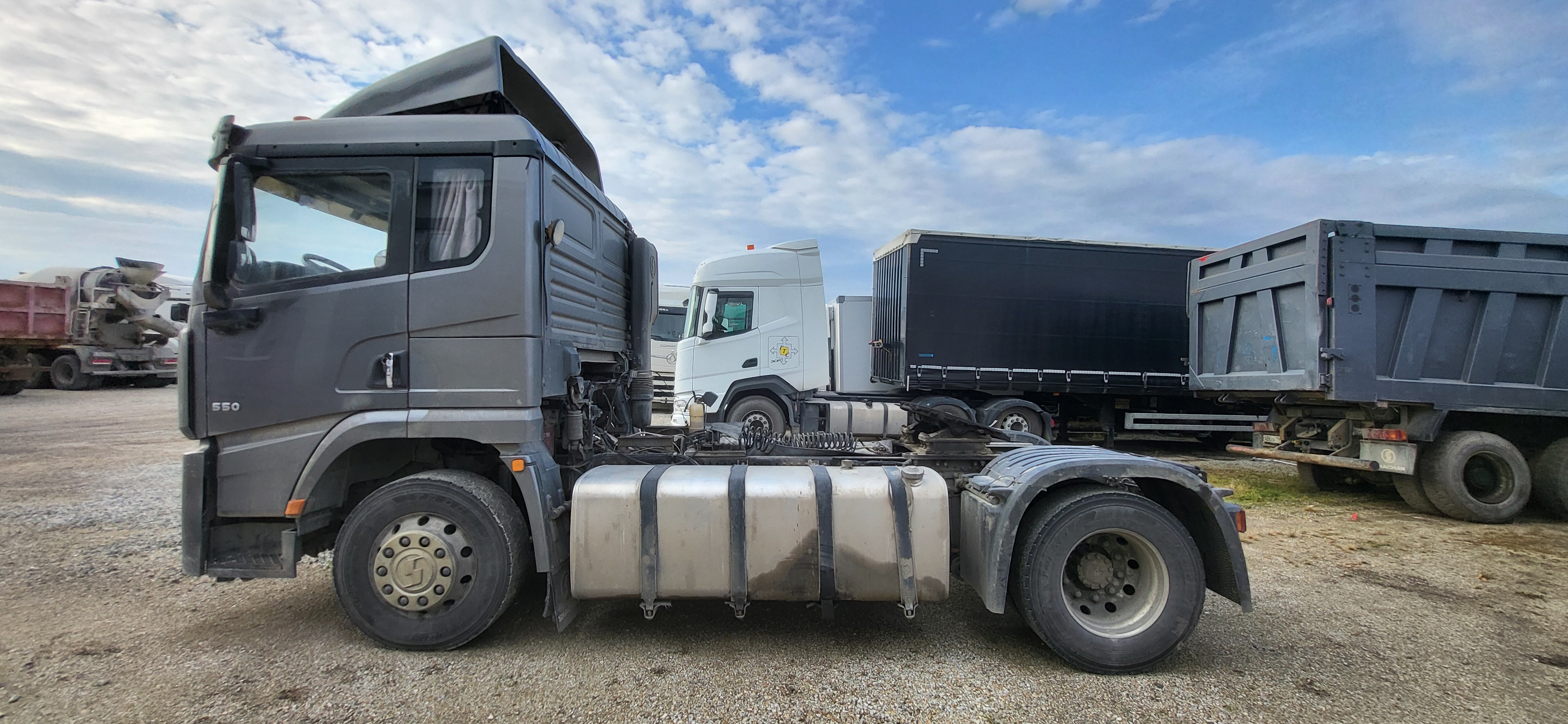 Shacman (Shaanxi) SX* 4x2 Седельный тягач 2023 г. - фото 6