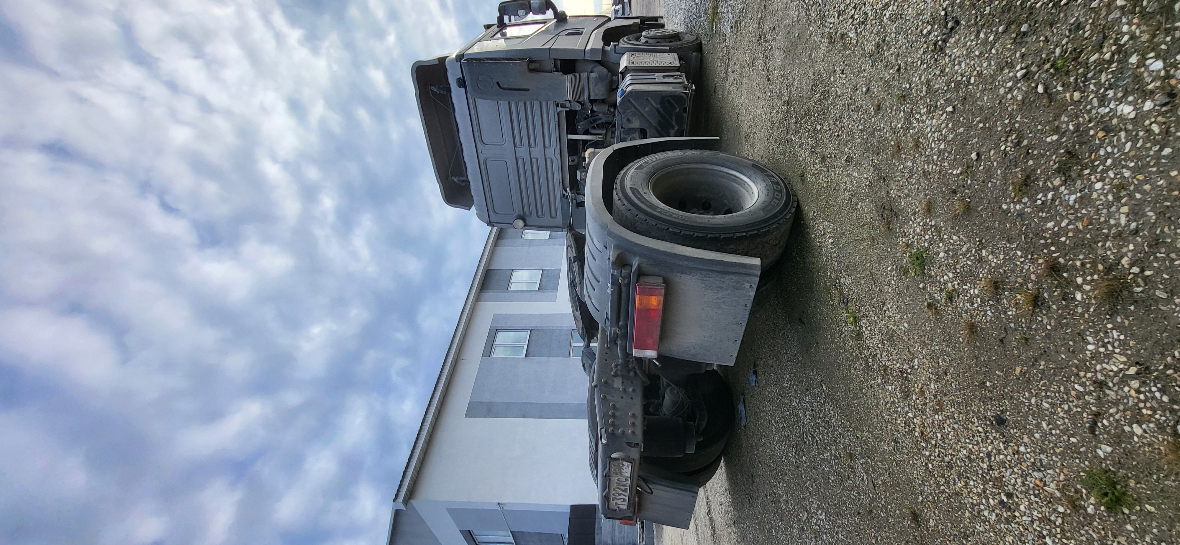 Shacman (Shaanxi) SX* 4x2 Седельный тягач 2023 г. - фото 10