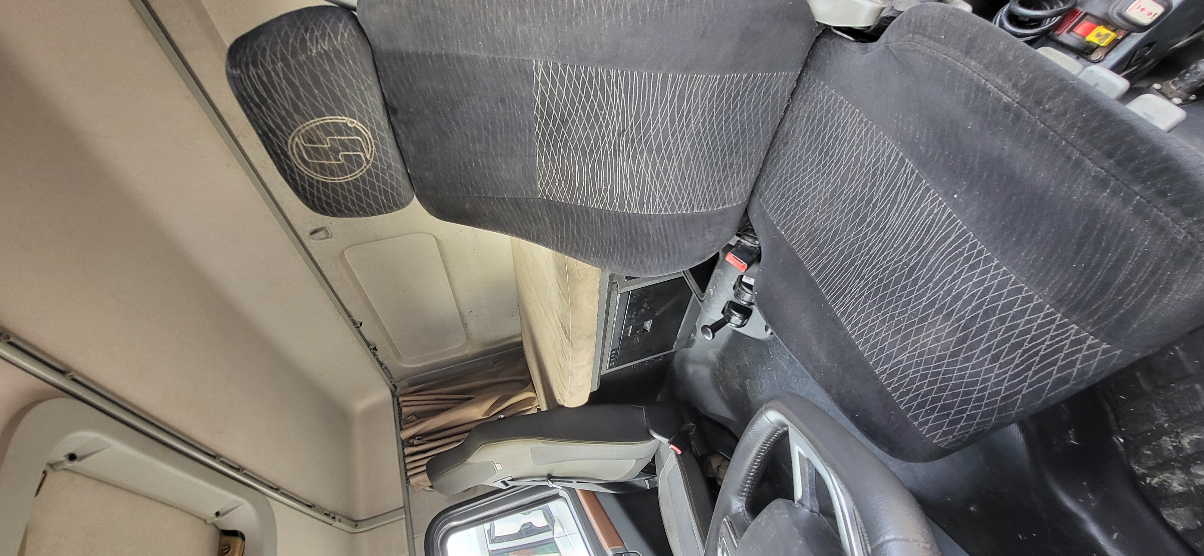 Shacman (Shaanxi) SX* 4x2 Седельный тягач 2023 г. - фото 15