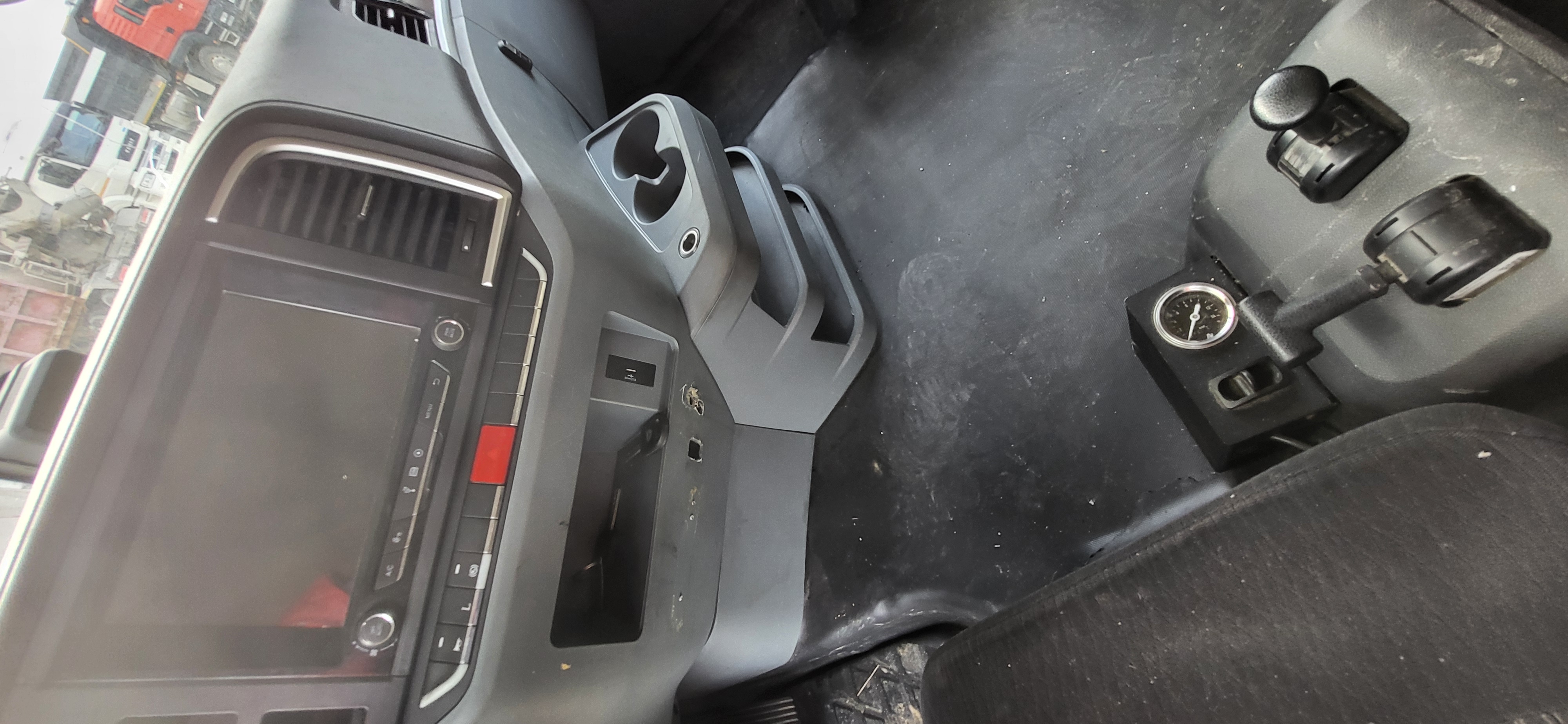 Shacman (Shaanxi) SX* 4x2 Седельный тягач 2023 г. - фото 18