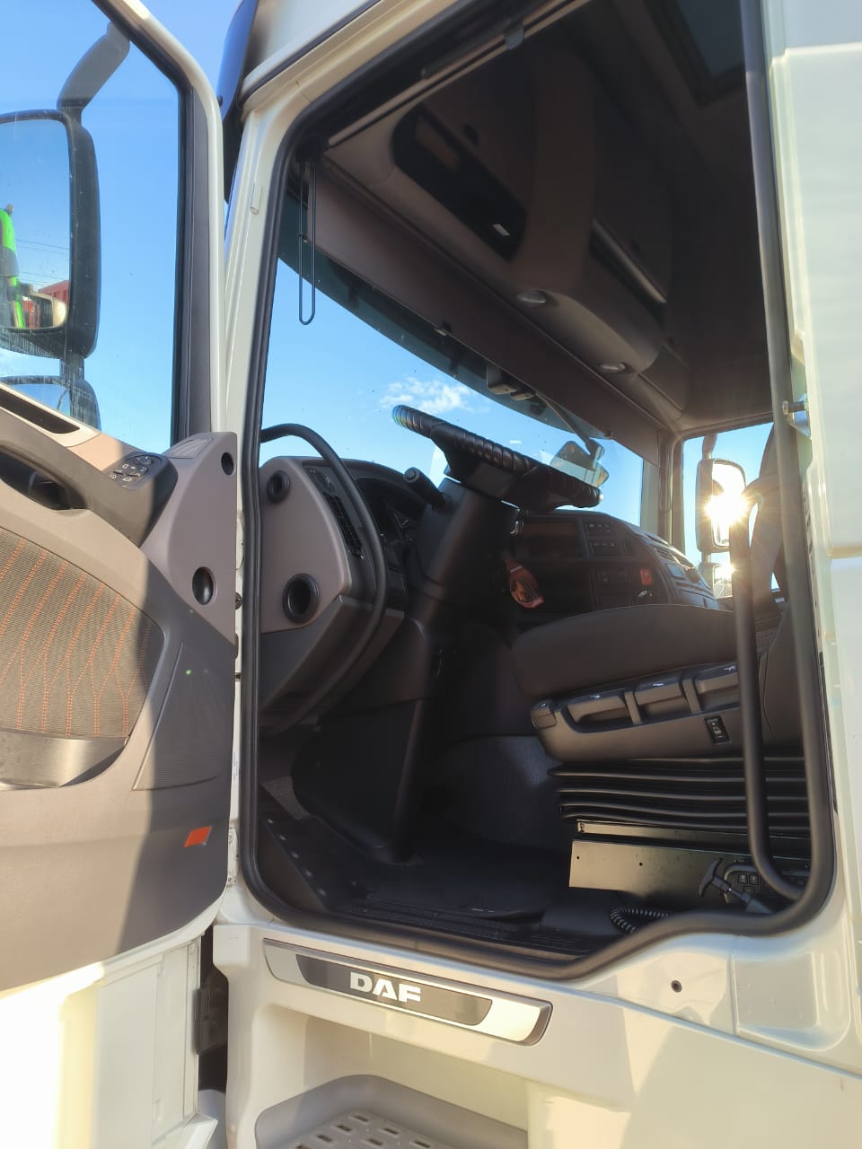 DAF XF 4x2 Седельный тягач 2023 г. - фото 7