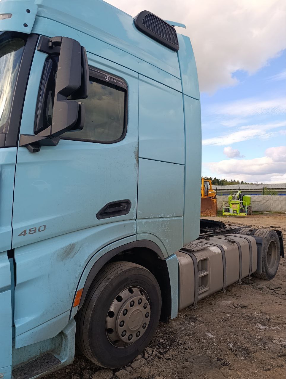 Shacman (Shaanxi) SX* 4x2 Седельный тягач 2023 г. - фото 3