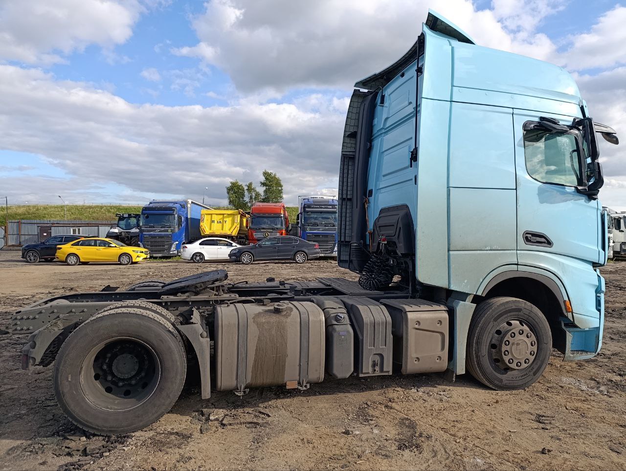 Shacman (Shaanxi) SX* 4x2 Седельный тягач 2023 г. - фото 4